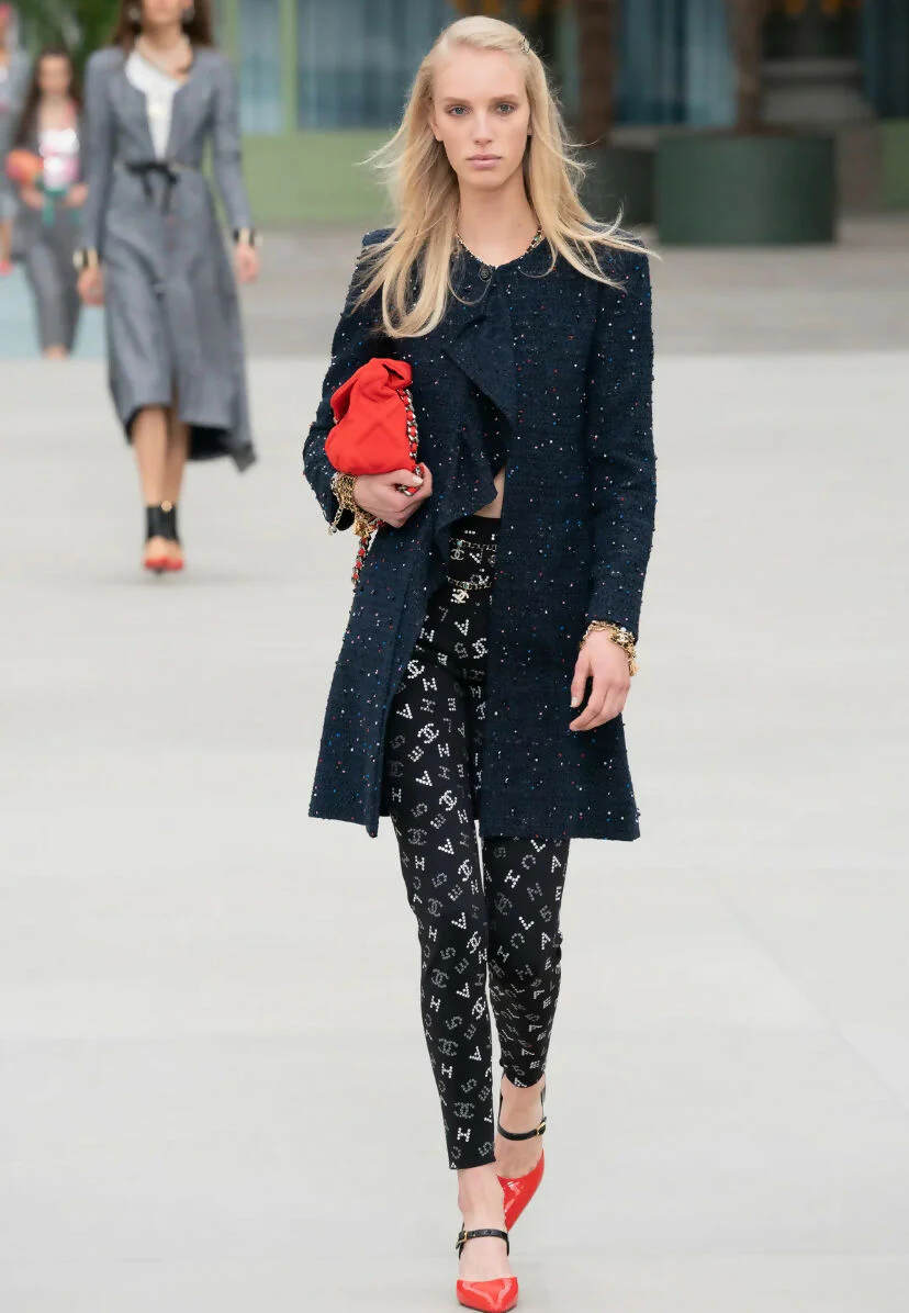 Chanel 20C Runway Black CC Logo Pants Leggings FR 42 - Image 7