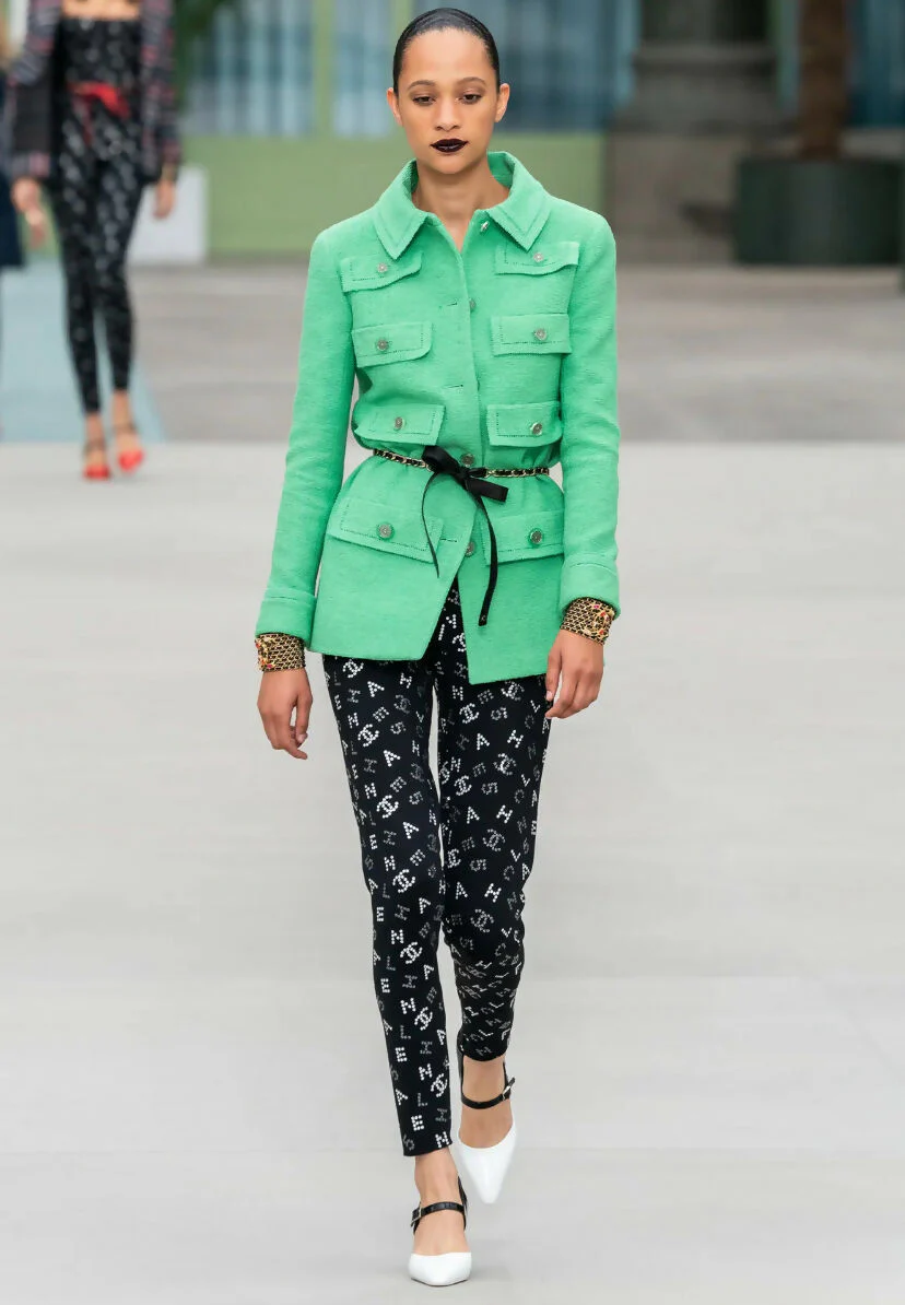 Chanel 20C Runway Black CC Logo Pants Leggings FR 42 - Image 9