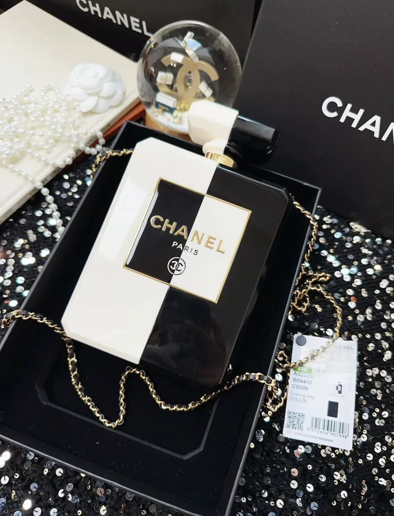 Chanel 20k Black and White Acrylic Perfume Bottle clutch Bag Minaudiere - Image 2