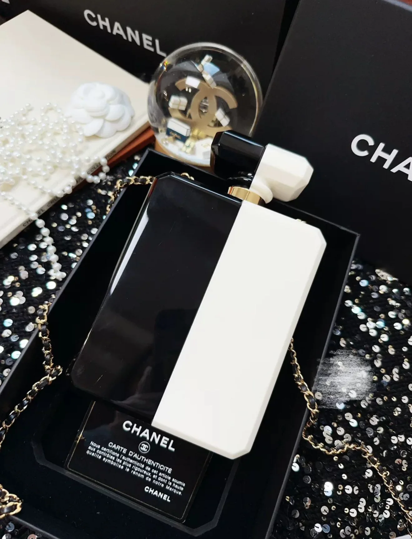 Chanel 20k Black and White Acrylic Perfume Bottle clutch Bag Minaudiere - Image 3