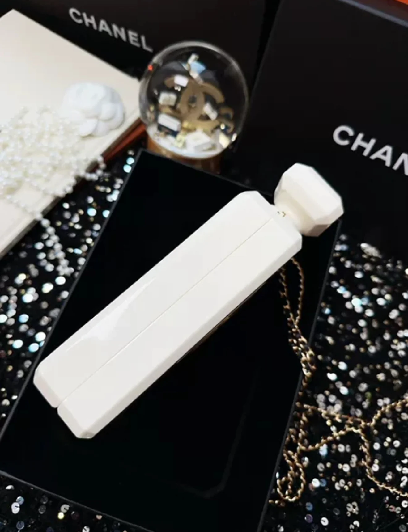 Chanel 20k Black and White Acrylic Perfume Bottle clutch Bag Minaudiere - Image 4