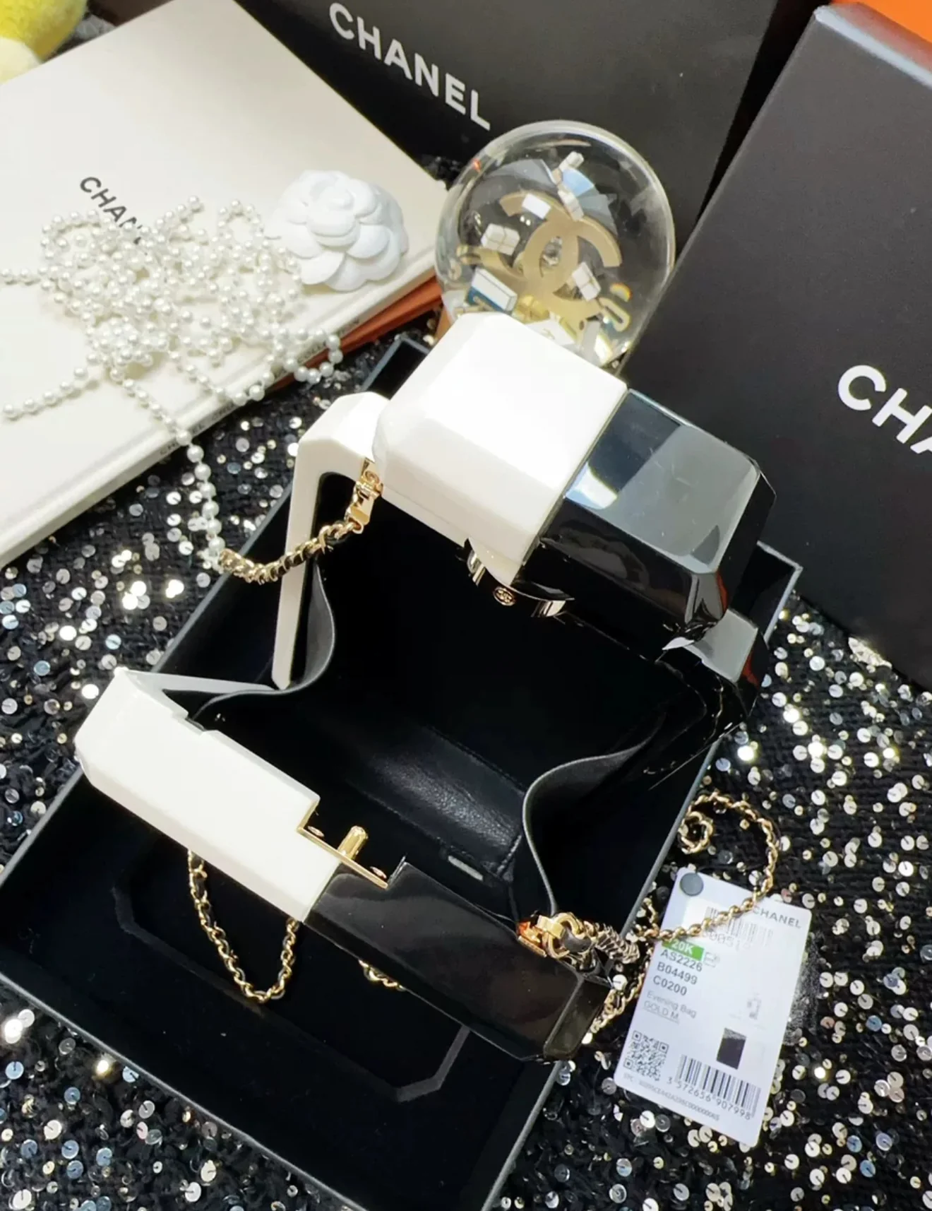 Chanel 20k Black and White Acrylic Perfume Bottle clutch Bag Minaudiere - Image 5