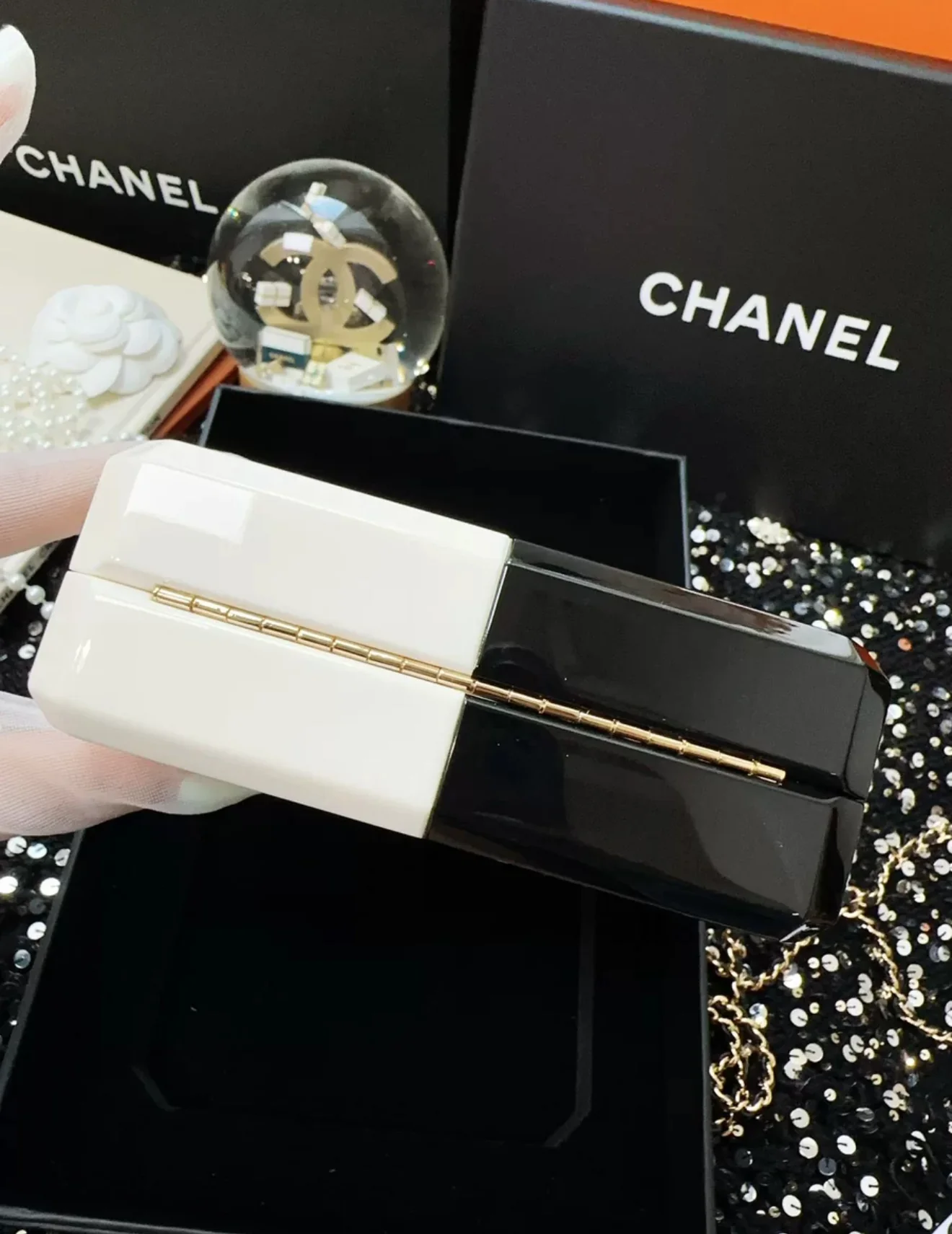 Chanel 20k Black and White Acrylic Perfume Bottle clutch Bag Minaudiere - Image 6