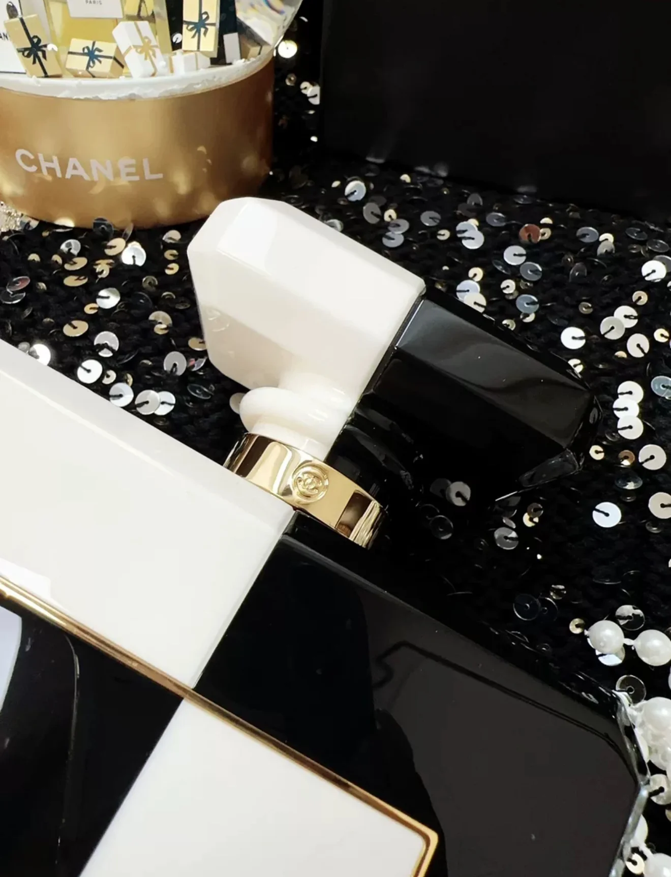 Chanel 20k Black and White Acrylic Perfume Bottle clutch Bag Minaudiere - Image 8