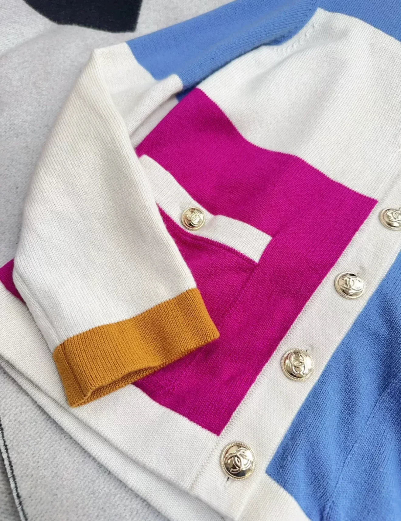 Chanel 20K colourful cashmere cardigan - Image 3