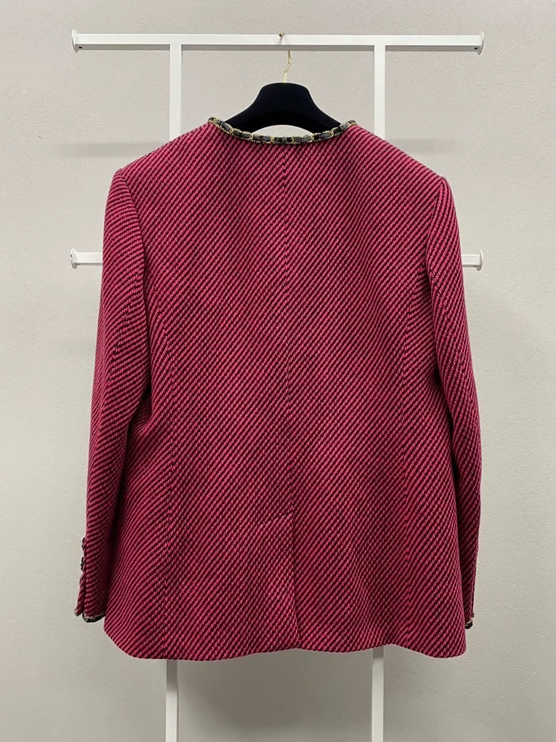 Chanel 20K red tweed jacket limited edition - Image 2
