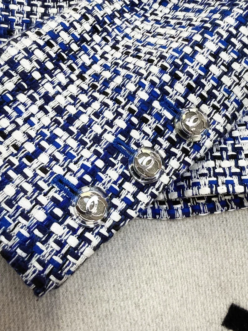 Chanel 20P Blue and White Tweed Jacket - Image 3