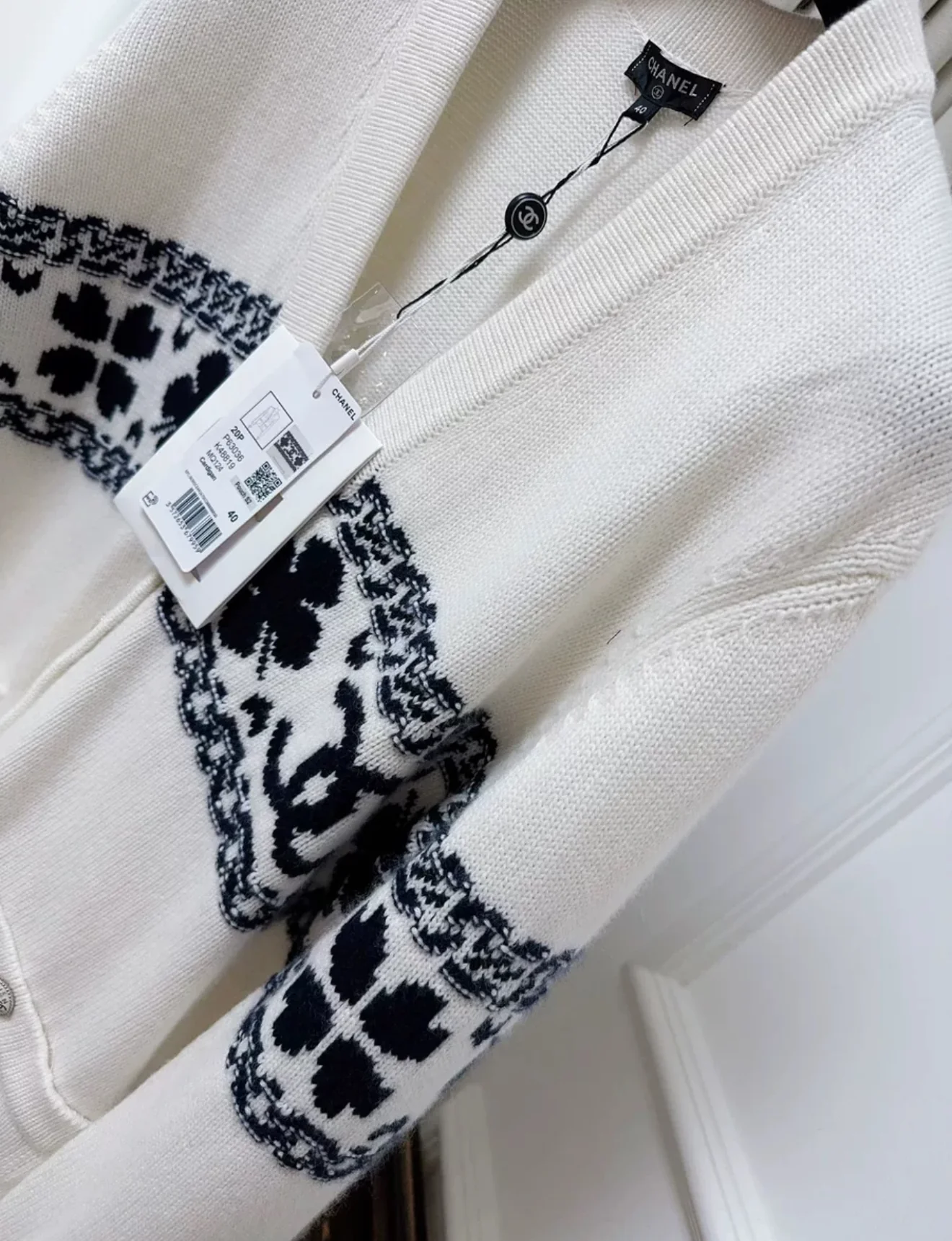 Chanel 20P Ecru Cardigan - Image 2