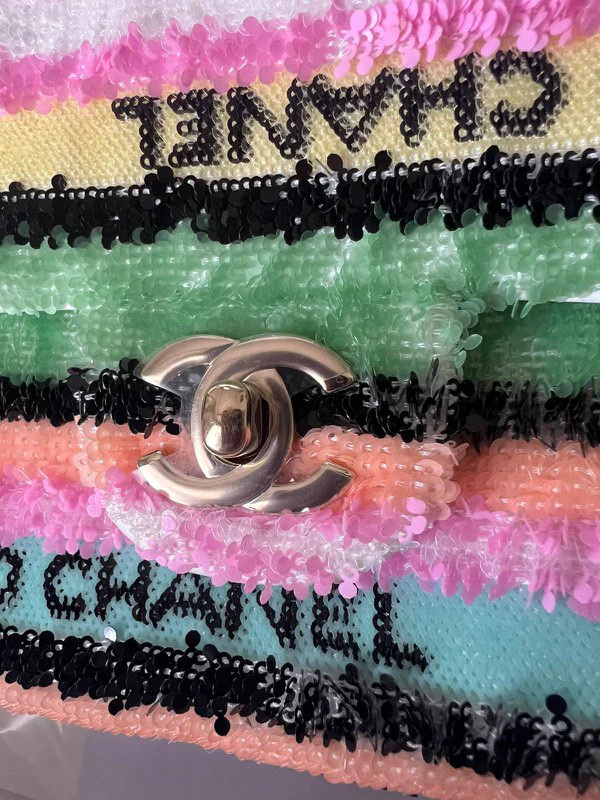 Chanel 21 Rainbow Sequin Rectangular Flap Bag - Image 2