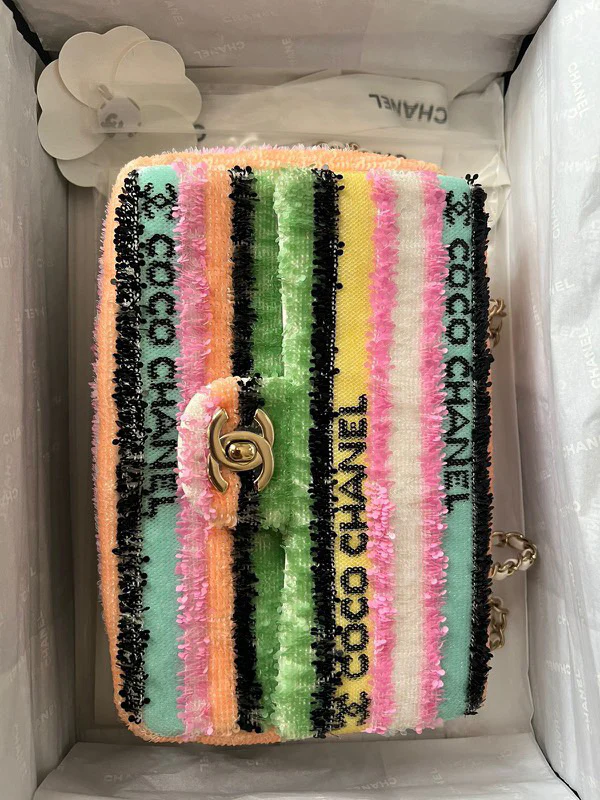 Chanel 21 Rainbow Sequin Rectangular Flap Bag - Image 3