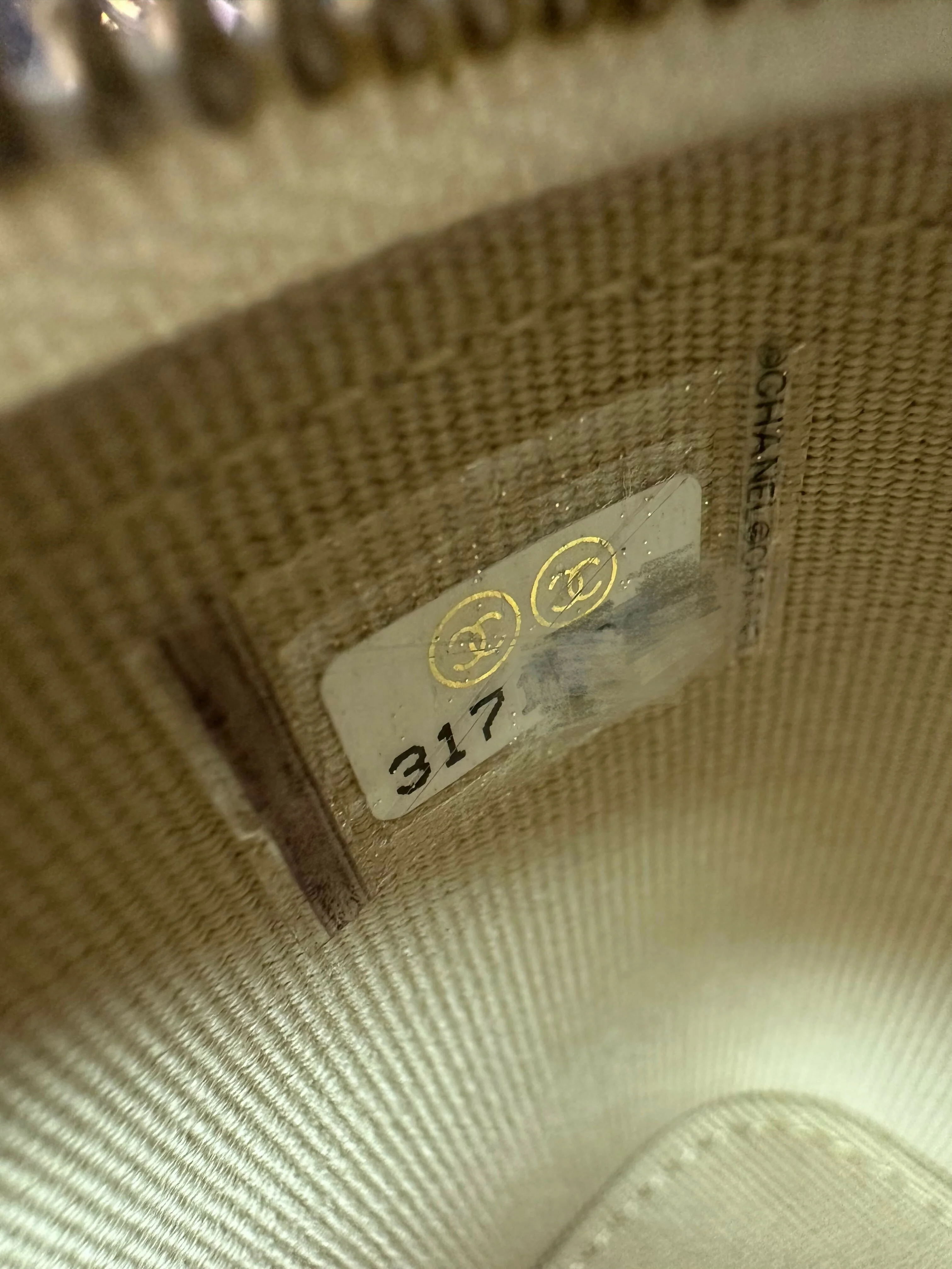 Chanel (21) Vanity with Gold Ball - Image 6