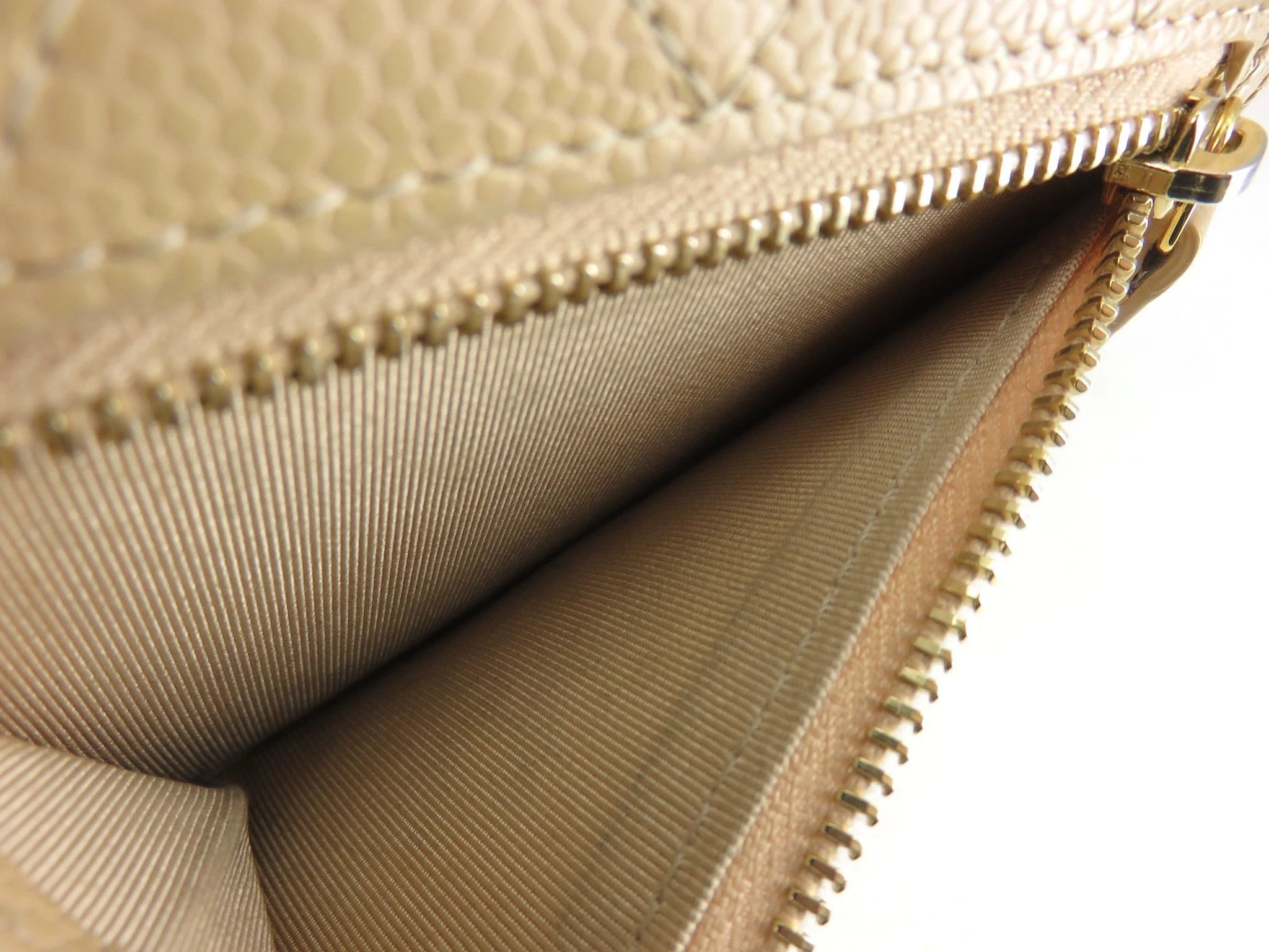 Chanel 21-Year-Old Milk Tea Gold Buckle Caviar Cowhide Classic Three-Fold Short Clip - Image 7
