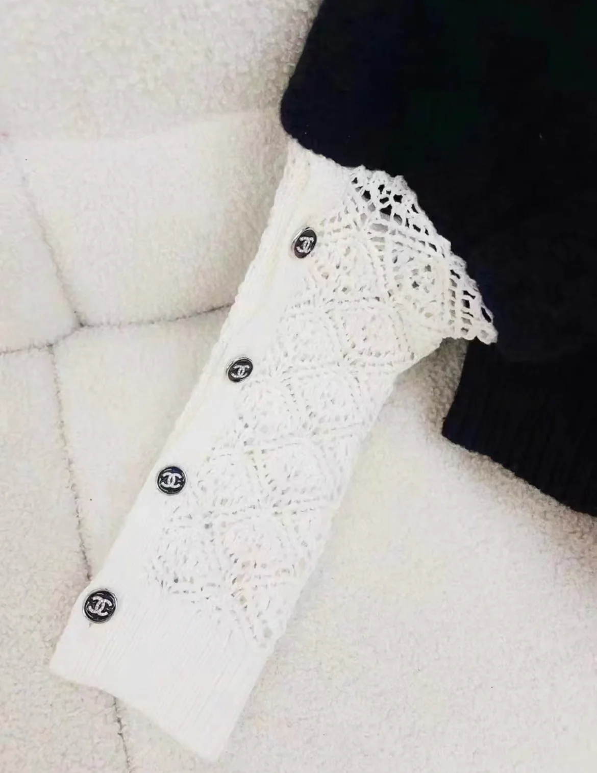 Chanel 21A black and white sweater size 36 - Image 2