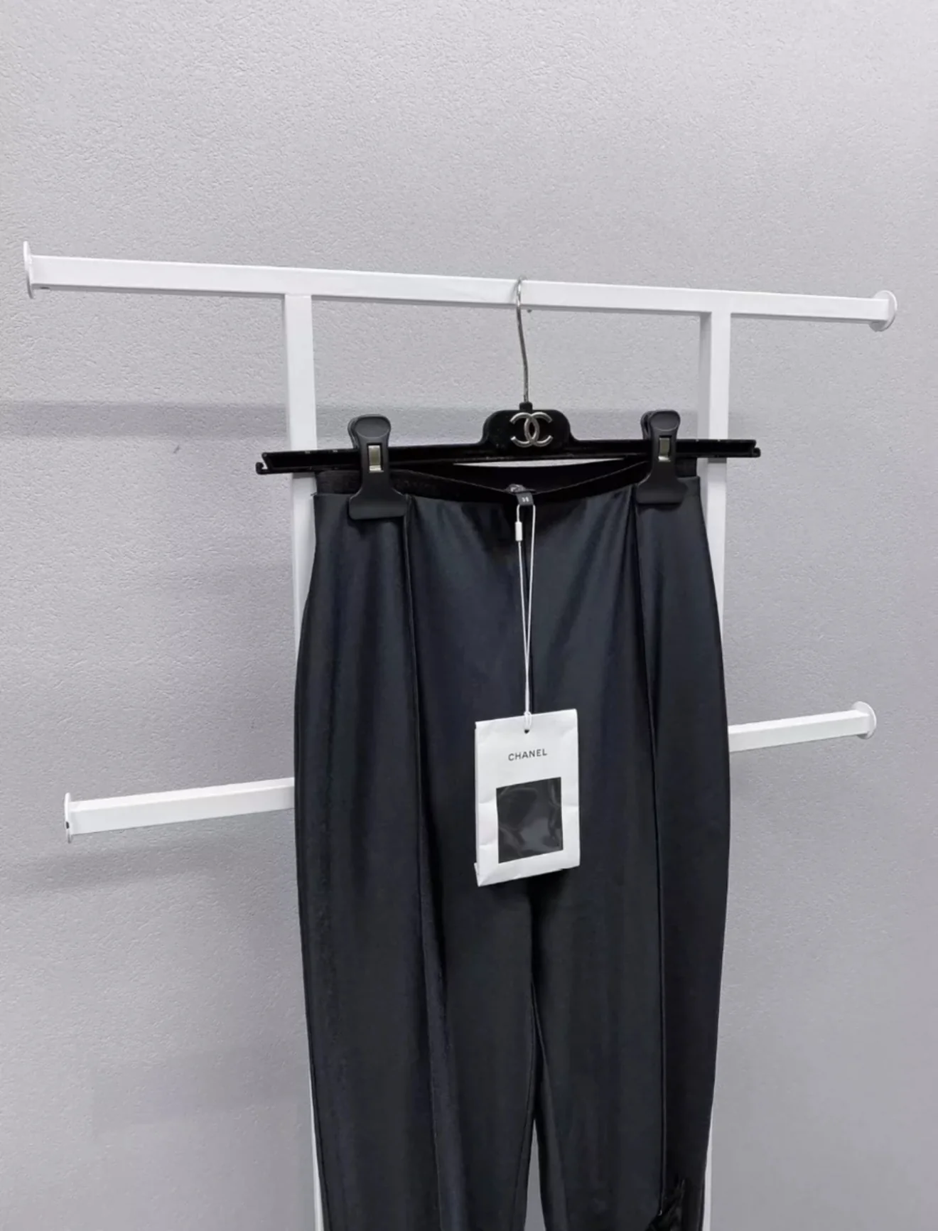 Chanel 21A Black Leggings - Image 3