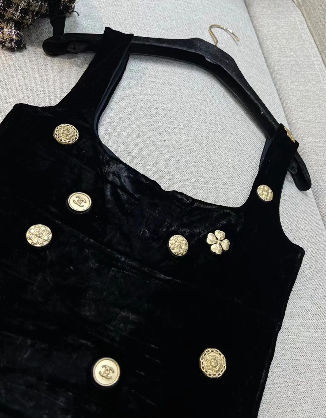 Chanel 21A black Velvet top - Image 6