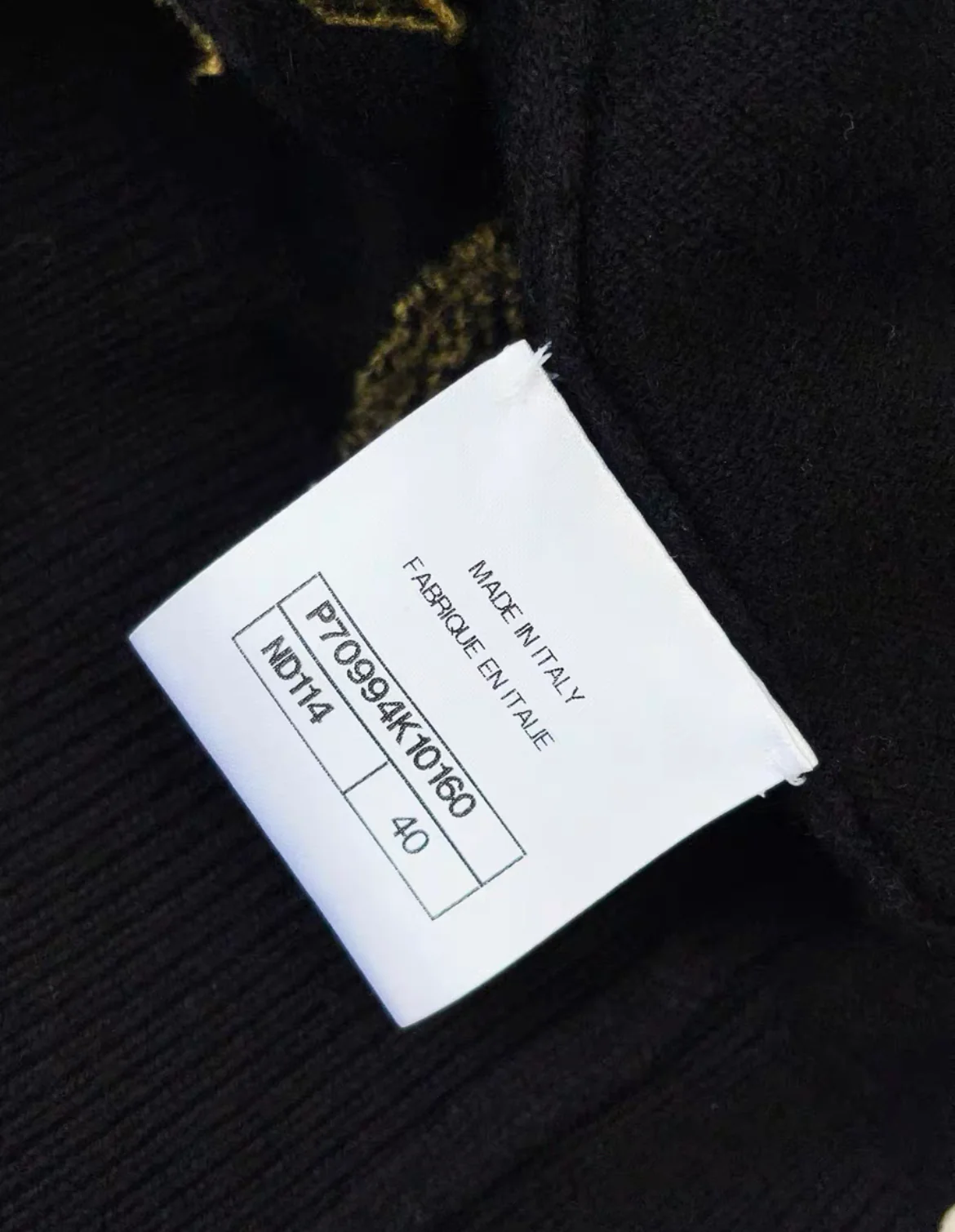 CHANEL 21A CASHMERE CARDIGAN BLACK/GOLD size 40 - Image 6