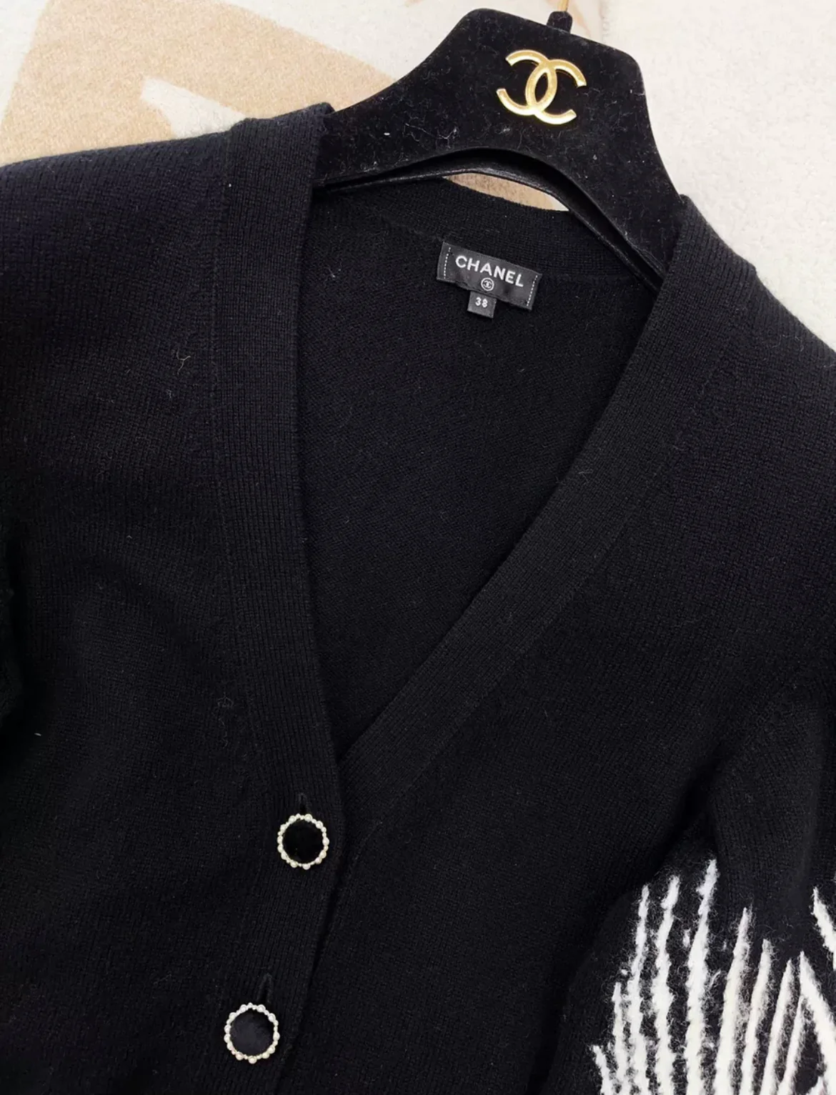 CHANEL 21A CASHMERE/ SILK Cardigan size 38 - Image 2