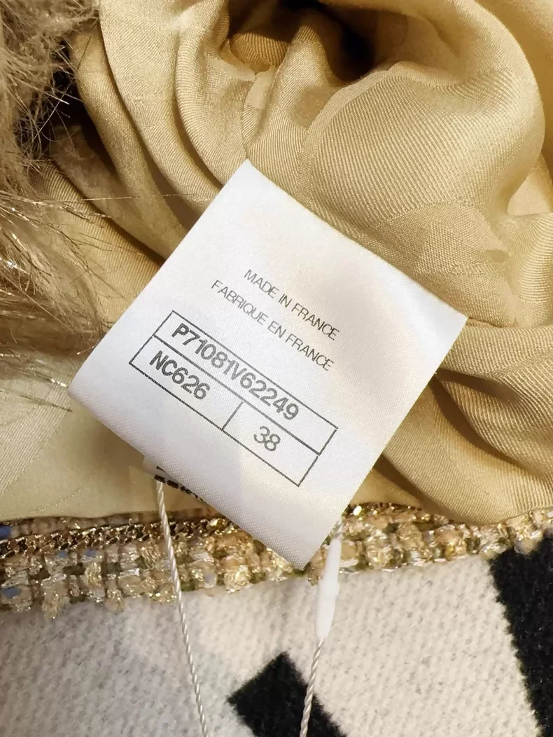 Chanel 21A Gold Fur Coat - Image 5