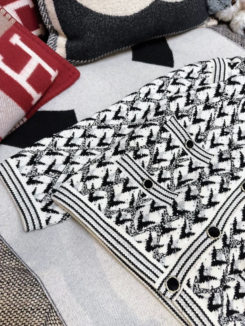 Chanel 21A Black and White Cardigan - Image 2