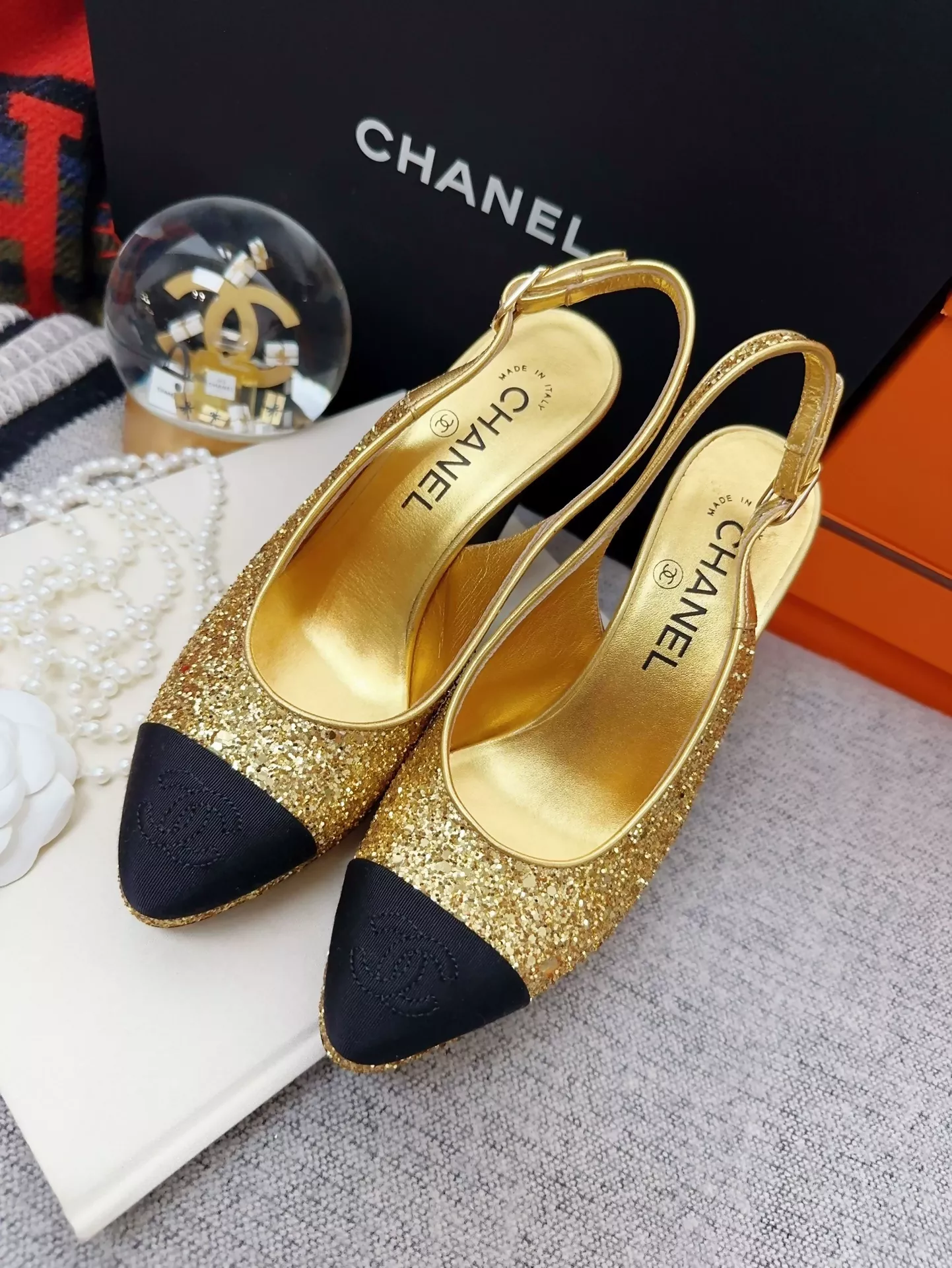 Chanel 21A gold glitter high heels - Image 3