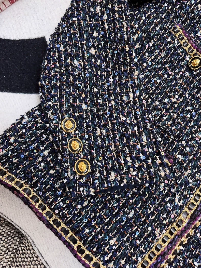 Chanel 21A grey gold tweed jacket - Image 2