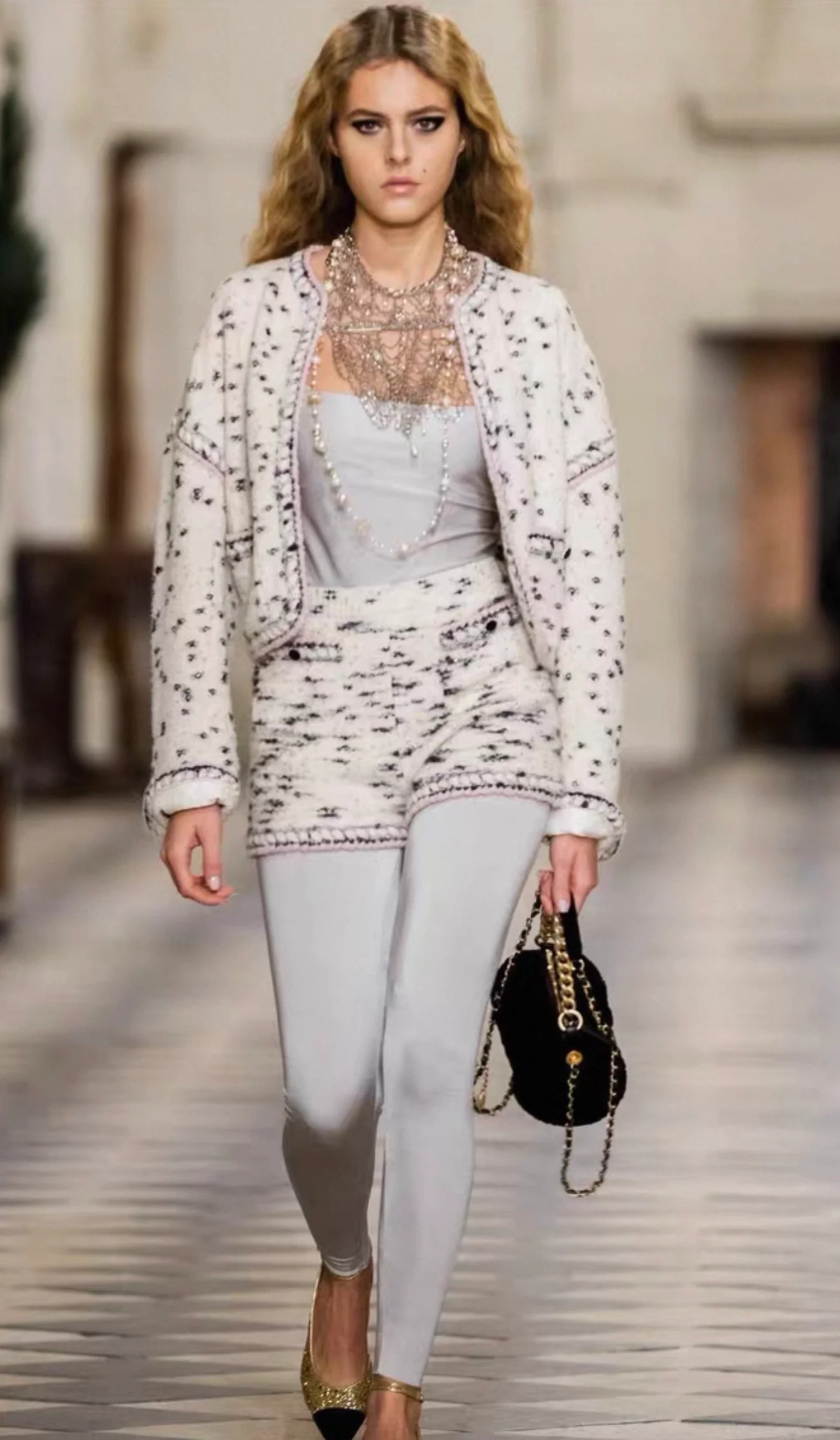 Chanel 21A chunky silver necklace - Image 2