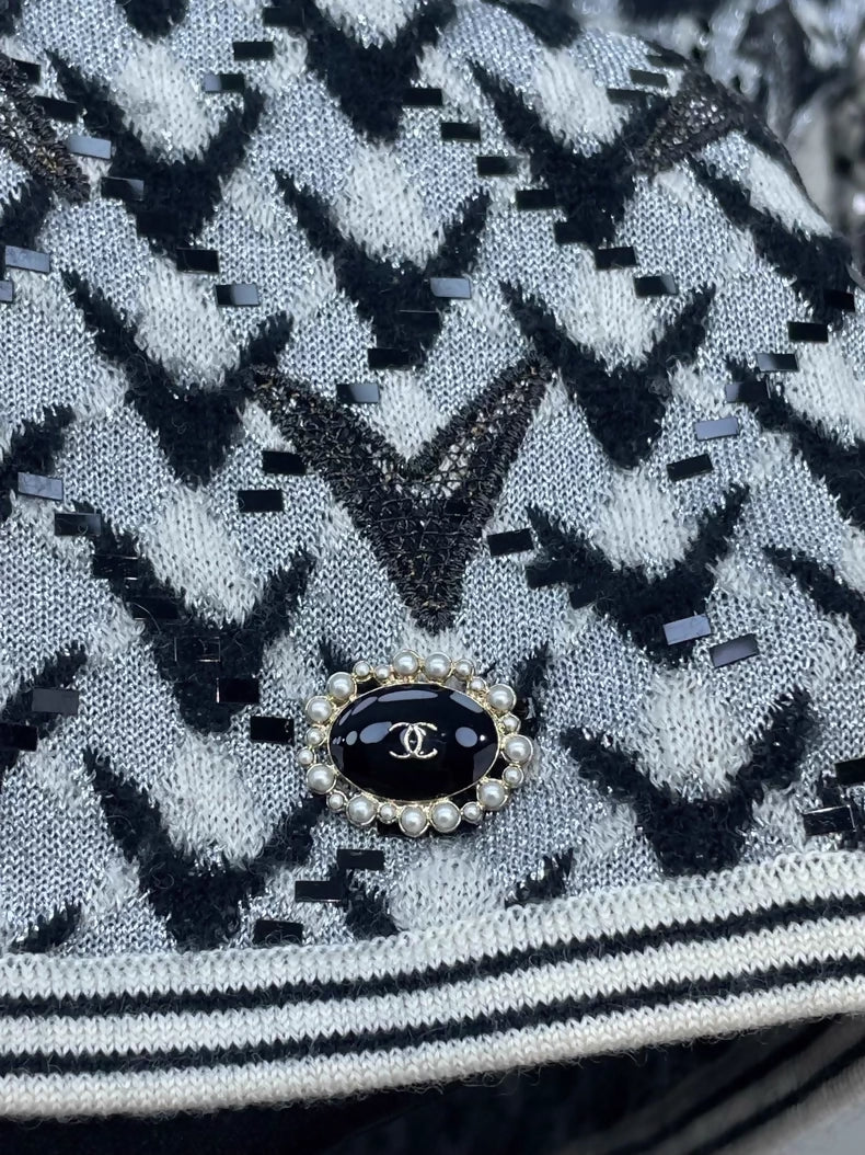 Chanel 21A Black Silver Sequin Knit Top - Image 3