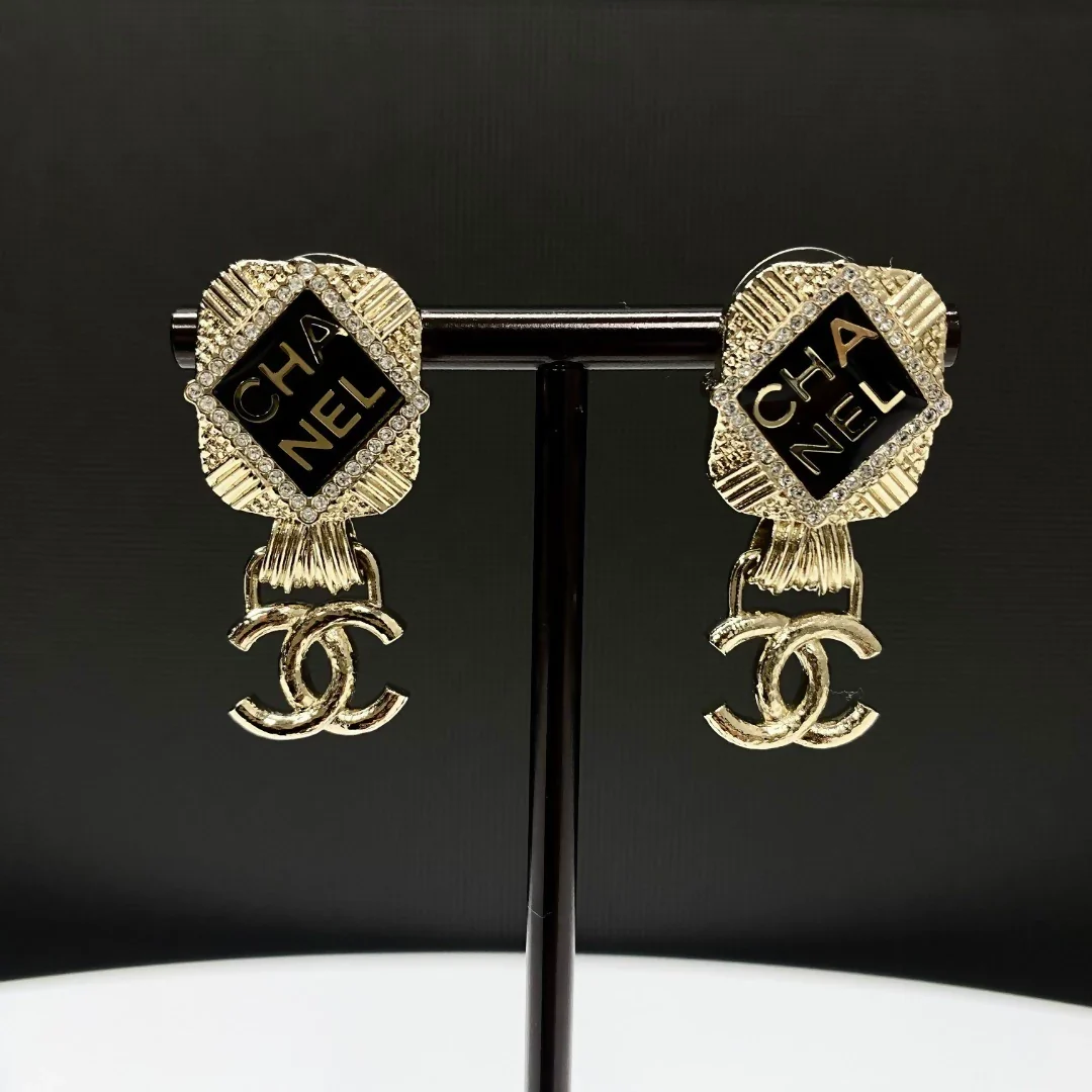 Chanel 21A double C earrings - Image 2