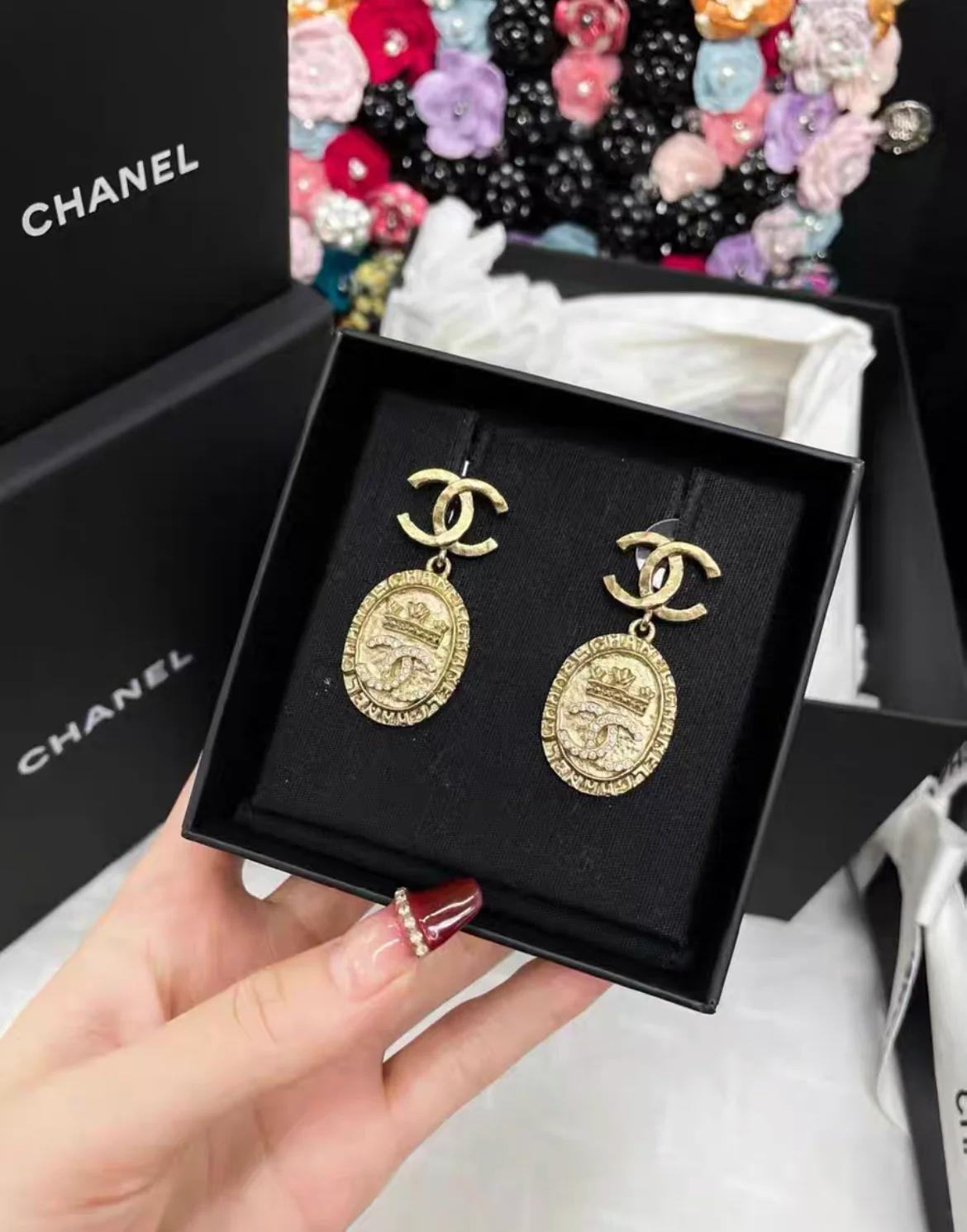 Chanel 21A Double CC gold crown earrings - Image 3