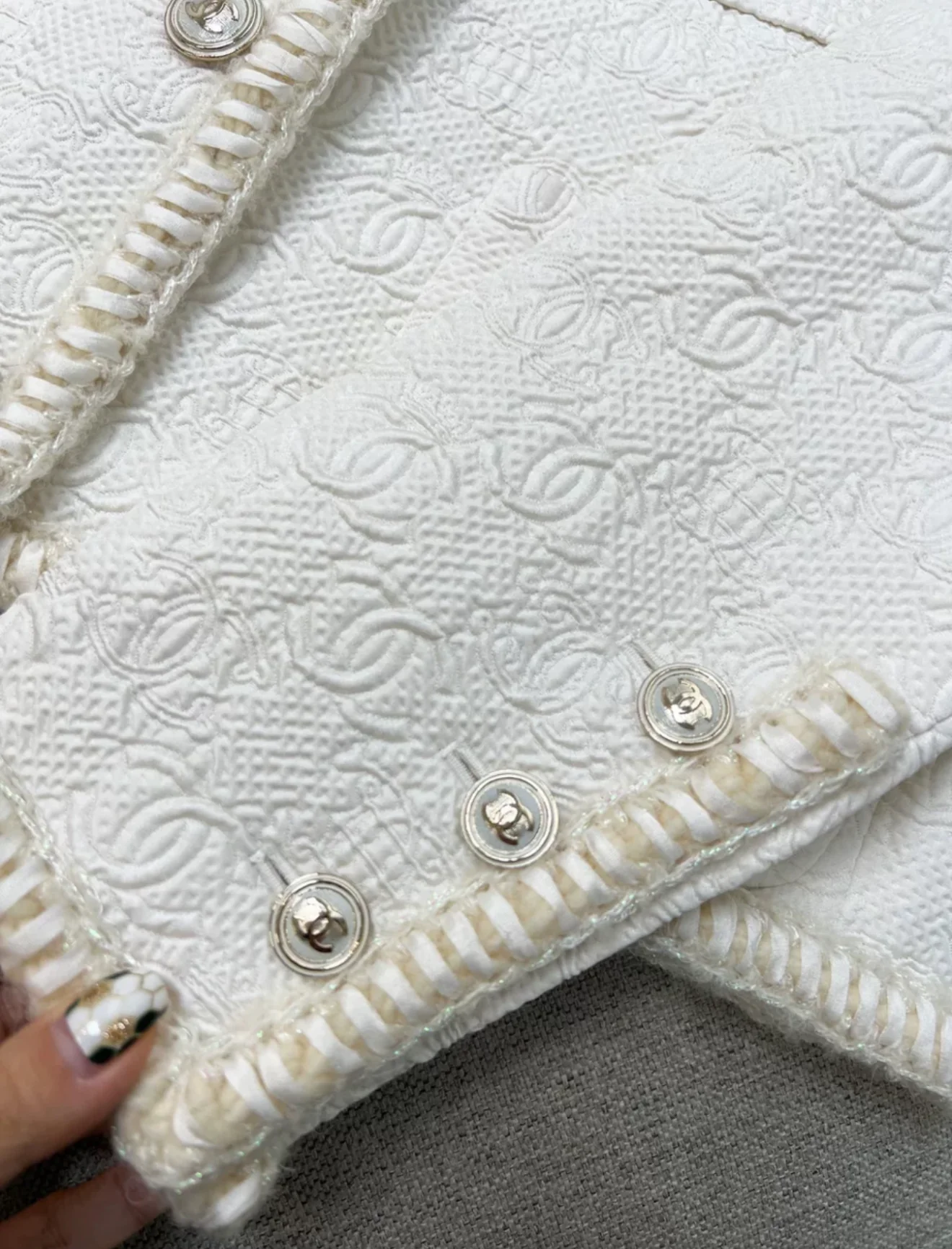 Chanel 21A ecru jacket - Image 4