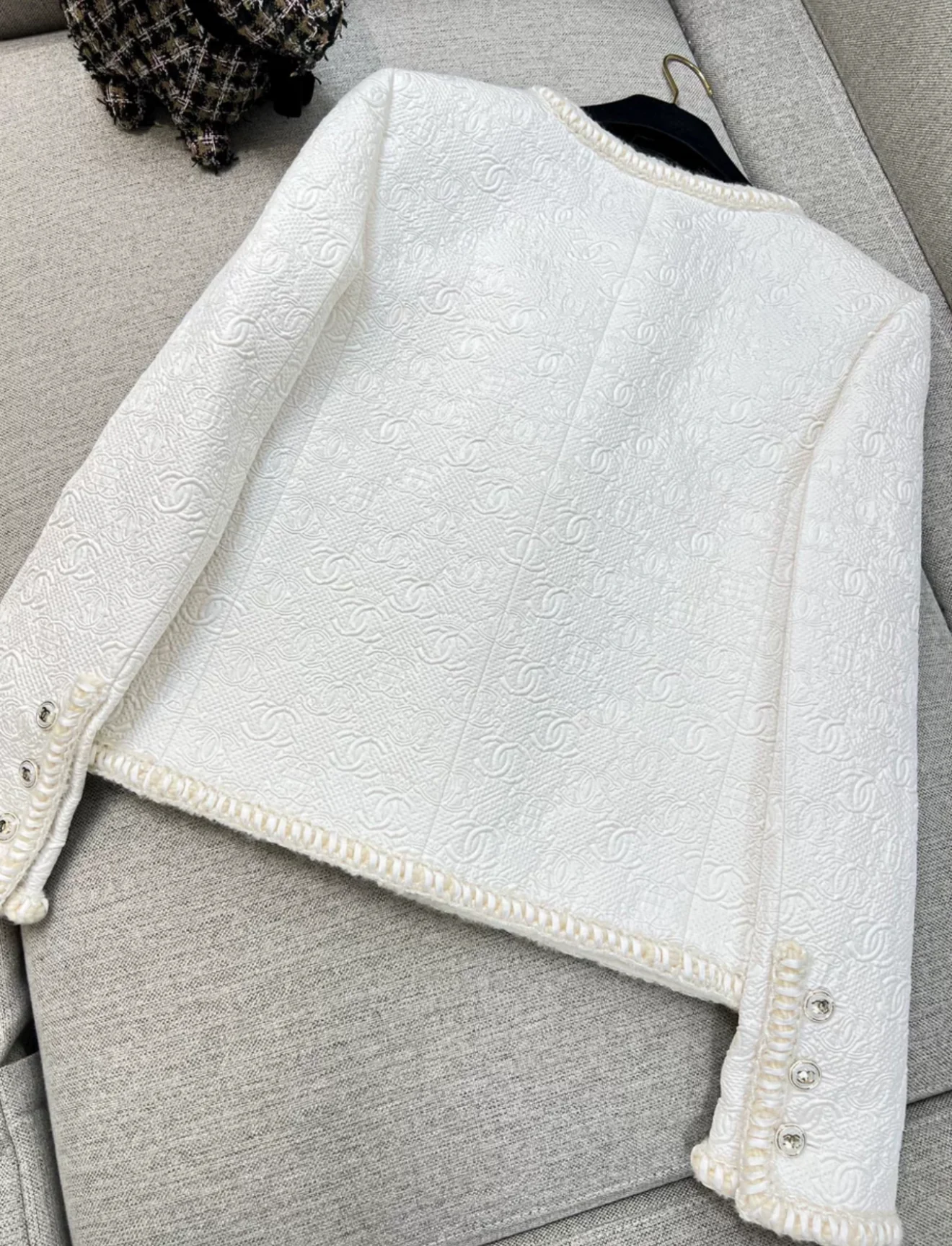 Chanel 21A ecru jacket - Image 5