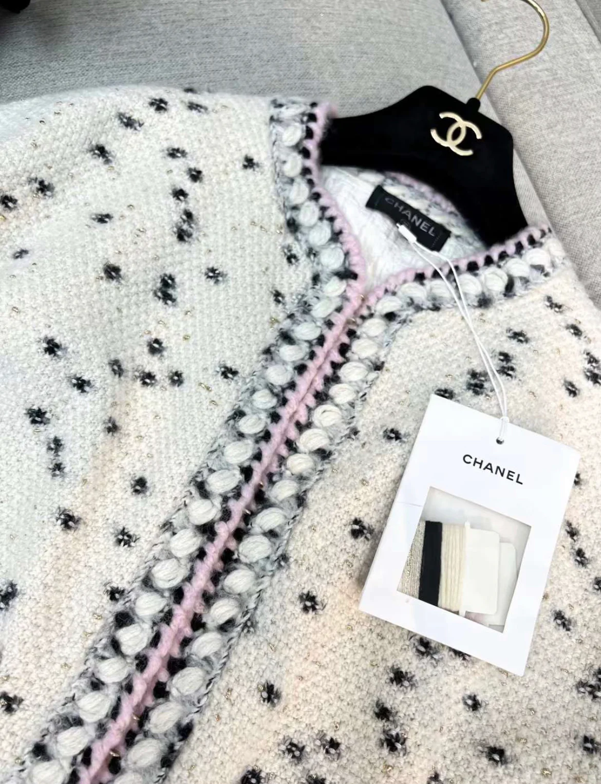 CHANEL 21A METIERS D'ART RUNWAY CARDIGAN size 34 - Image 2