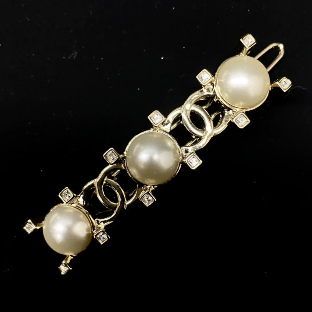 Chanel 21A pearl inlaid double C hairpin - Image 3