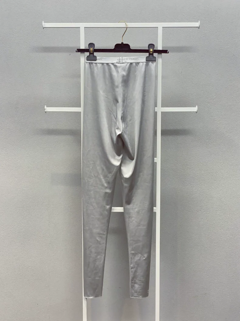 Chanel 21A Grey Silk leggings - Image 2
