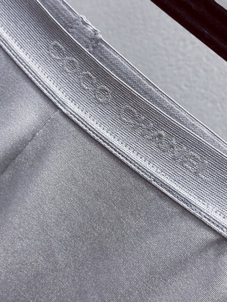 Chanel 21A Grey Silk leggings - Image 4
