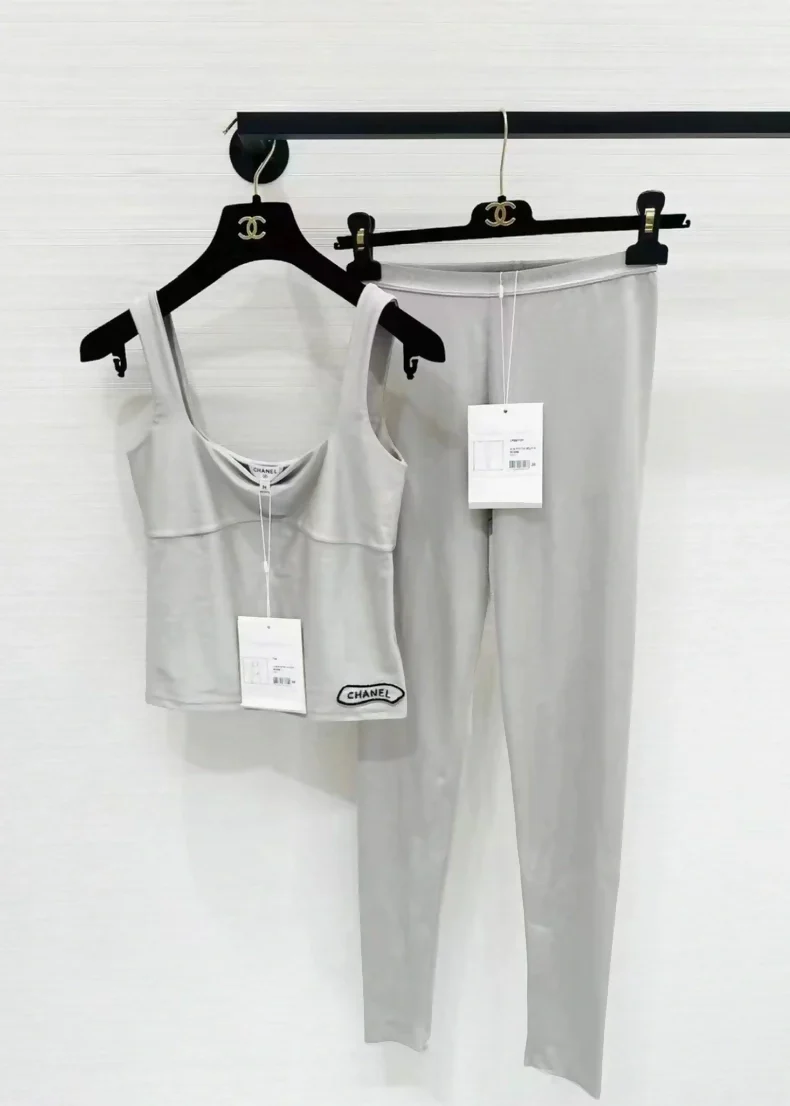 Chanel 21A Grey Silk leggings - Image 6