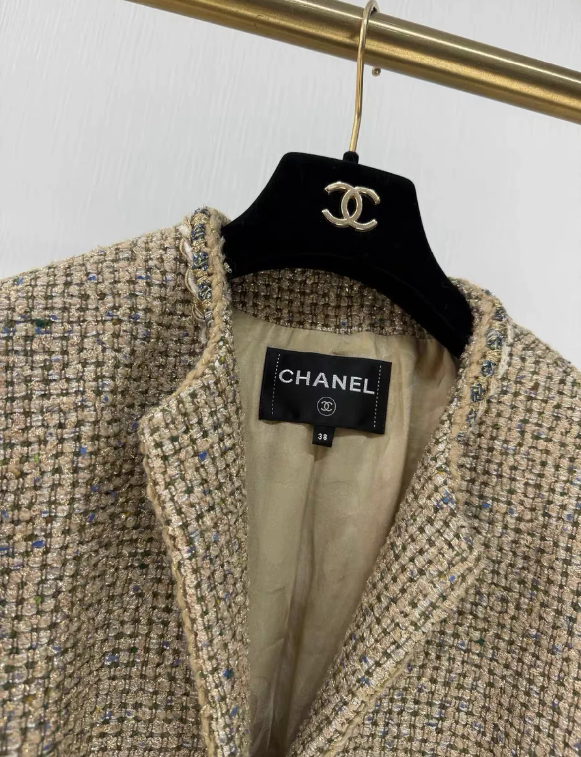 CHANEL 21A TWEED JACKET WOOL / VISCOSE/ POLYESTER GOLD / BEIGE - Image 2