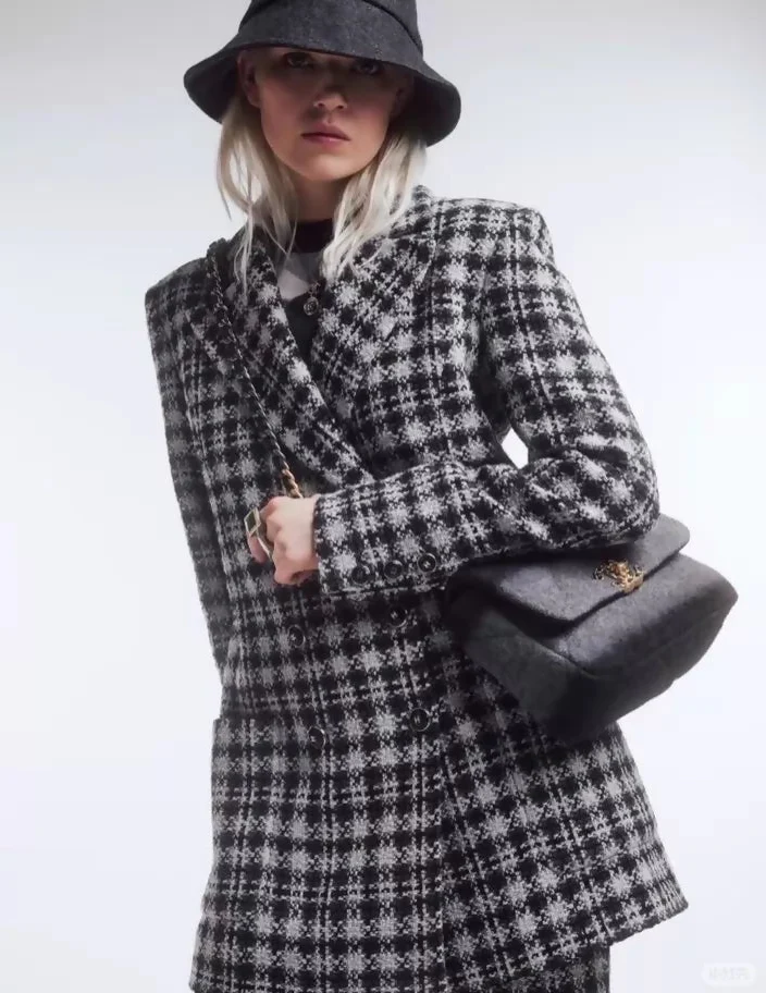 Chanel 21B black and white tweed coat - Image 7