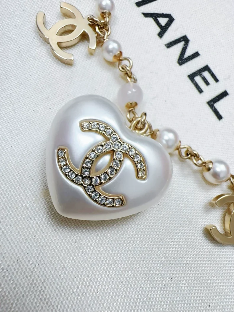Chanel 21B Double C Heart Diamond Pearl Waist Necklace - Image 3