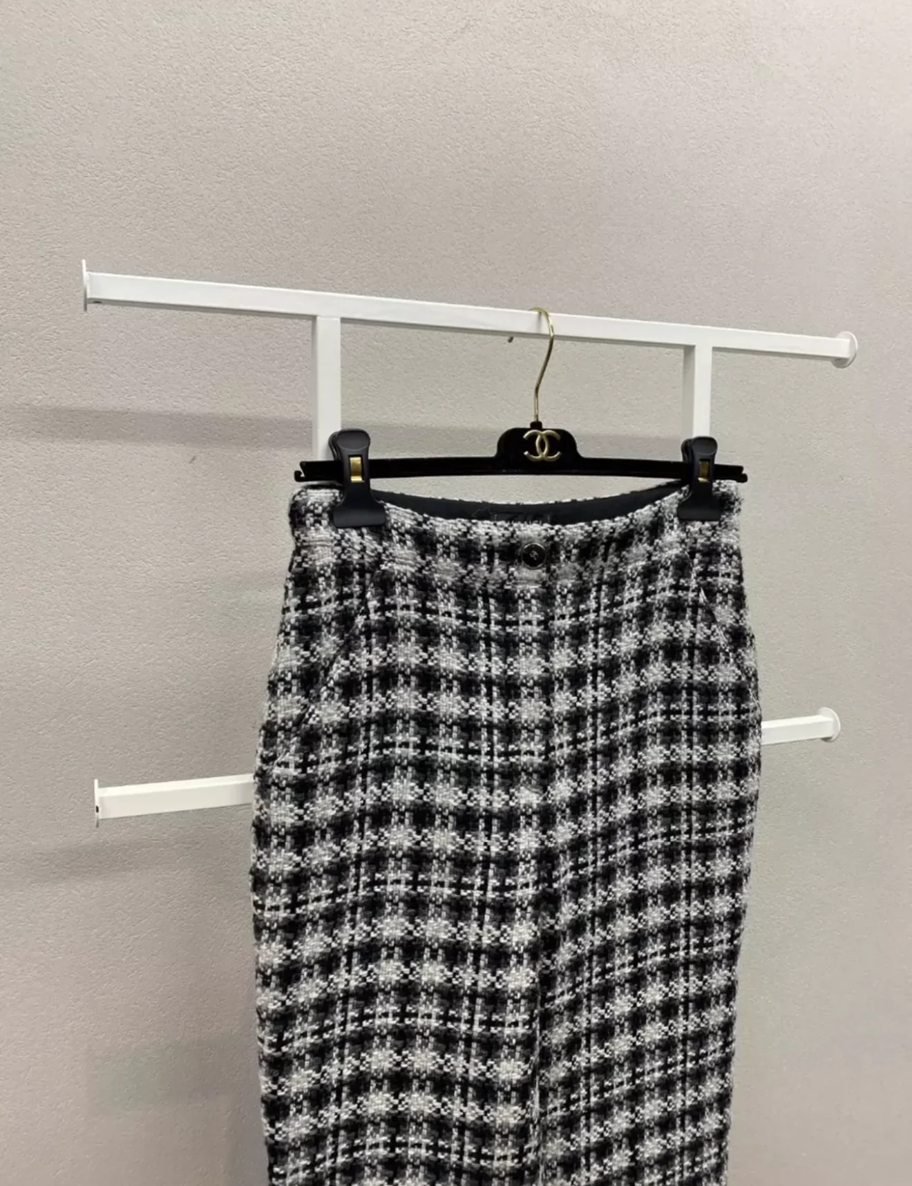 Chanel 21B Gray & Black Tweed Pants - Image 3