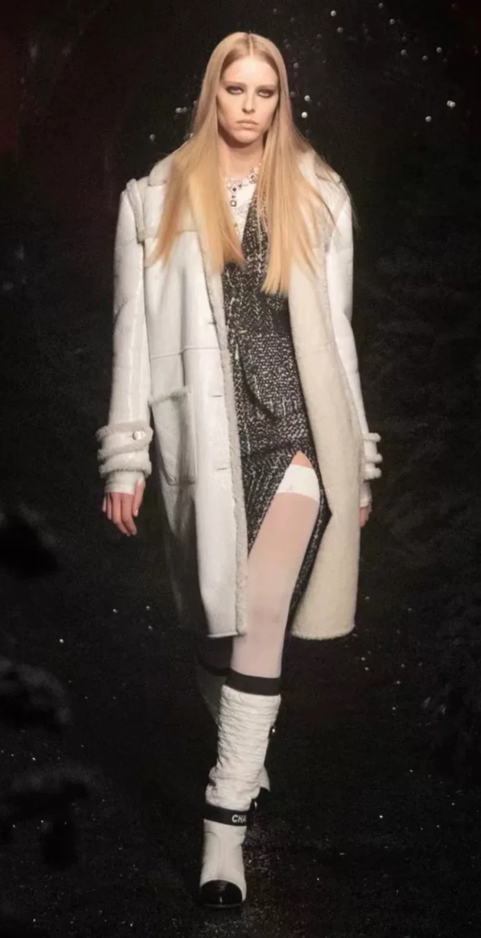 Chanel 21B long leather shearling coat - Image 2