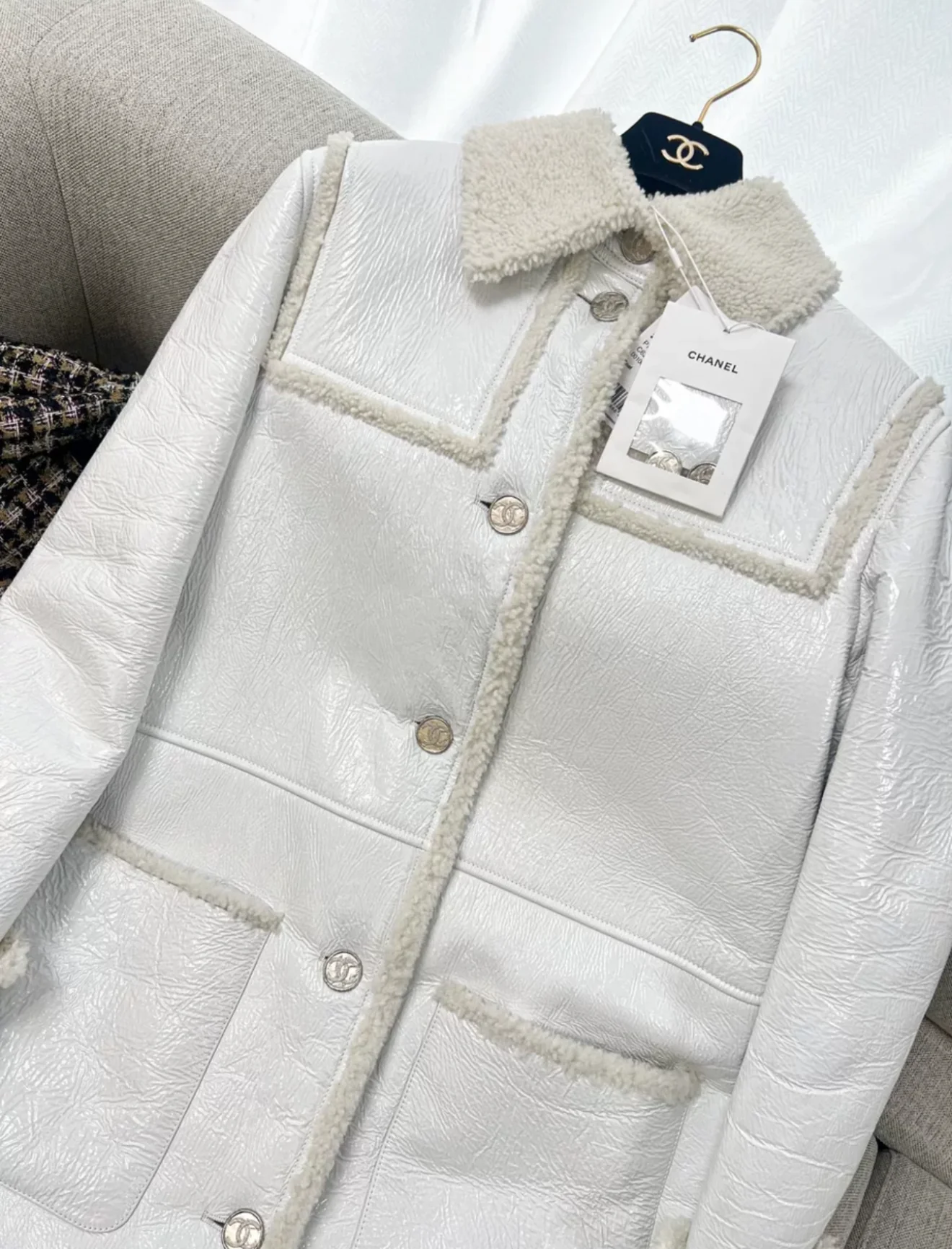 Chanel 21B long leather shearling coat - Image 3