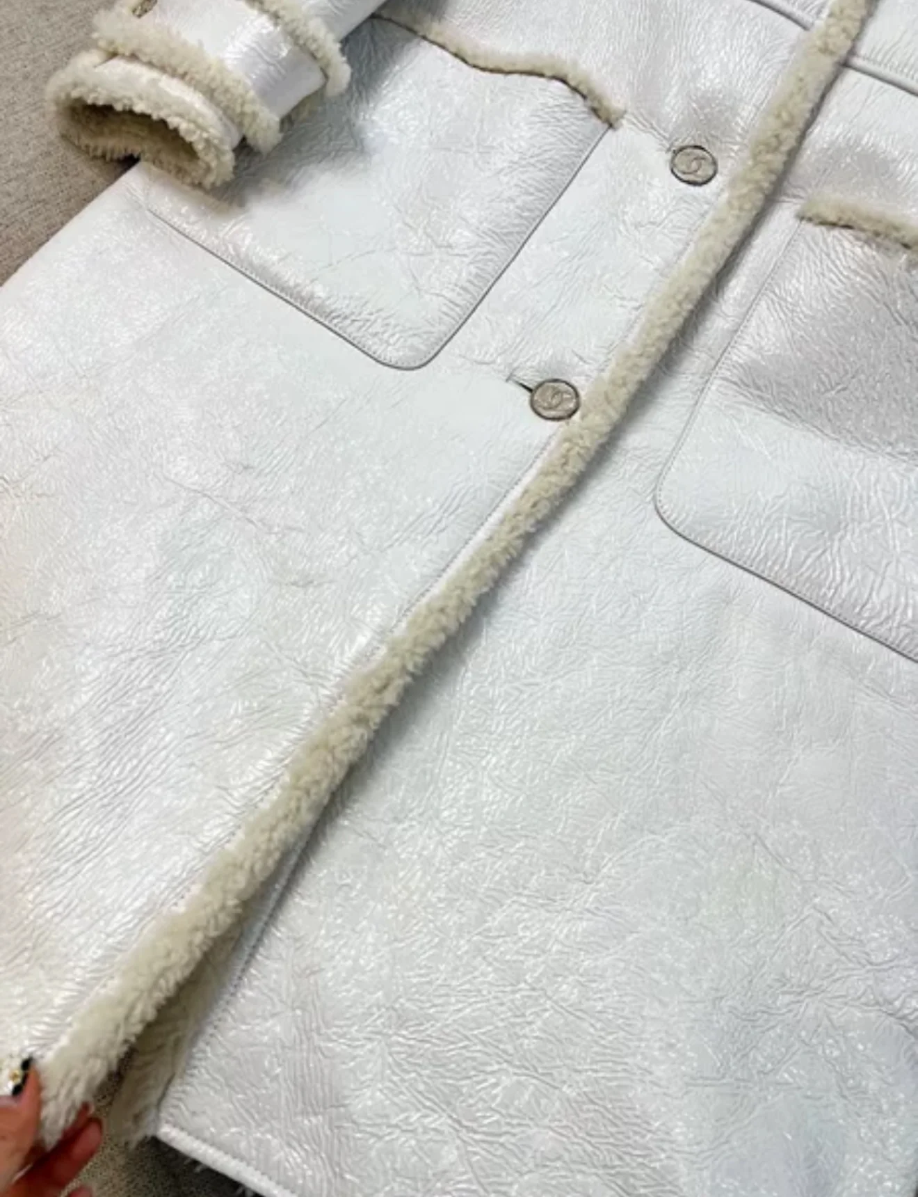 Chanel 21B long leather shearling coat - Image 4