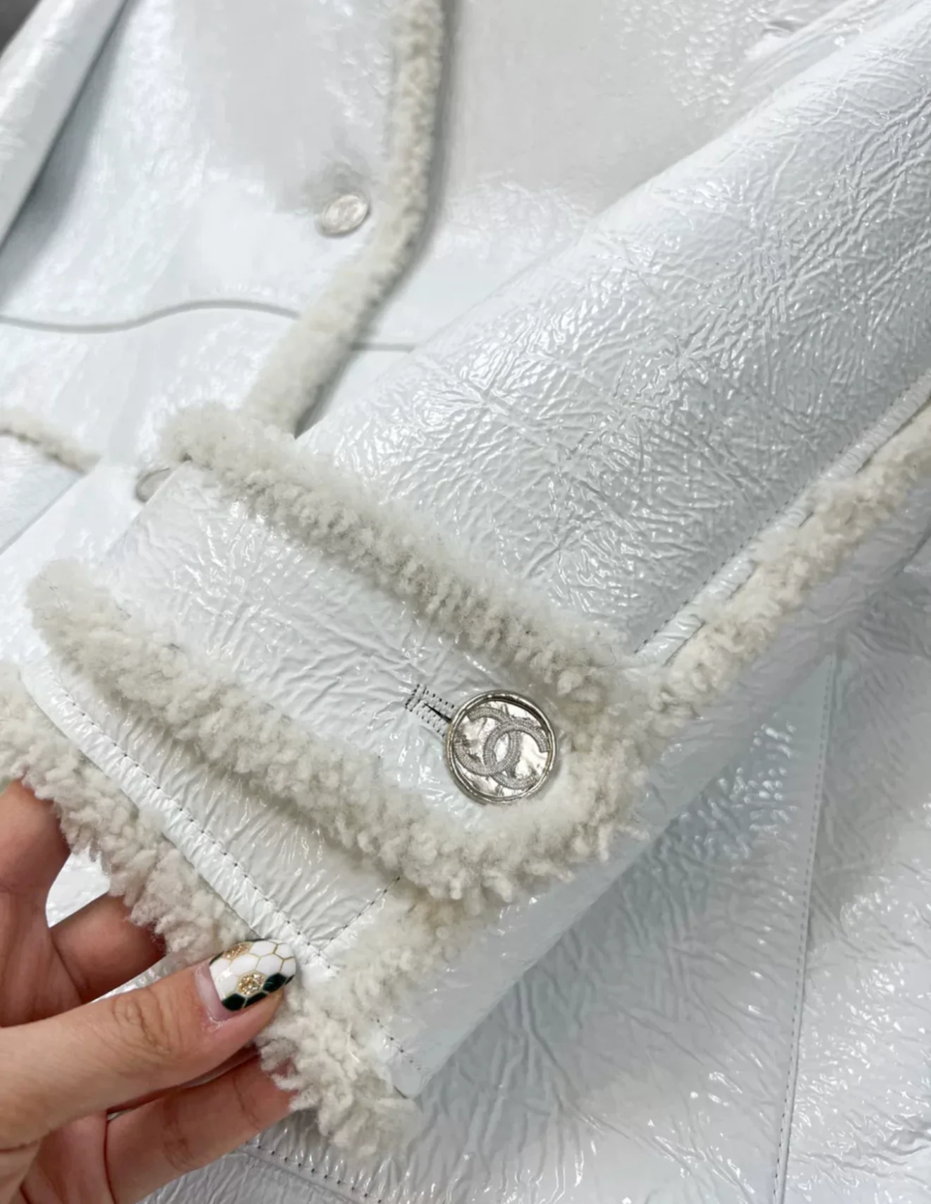 Chanel 21B long leather shearling coat - Image 6