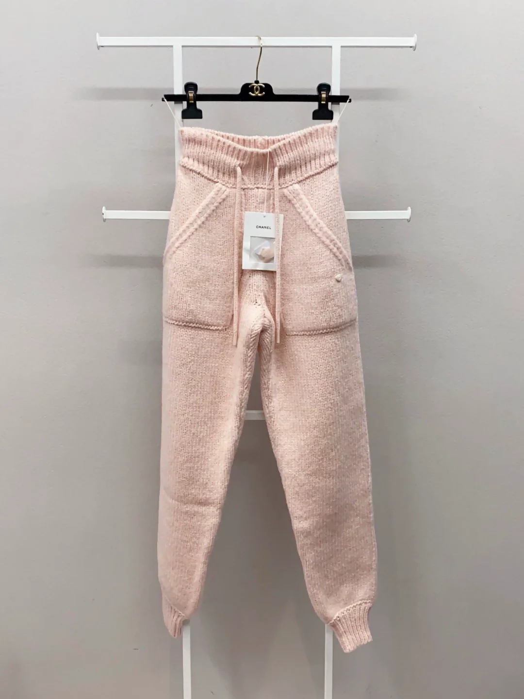 Chanel 21b light pink knitted pants