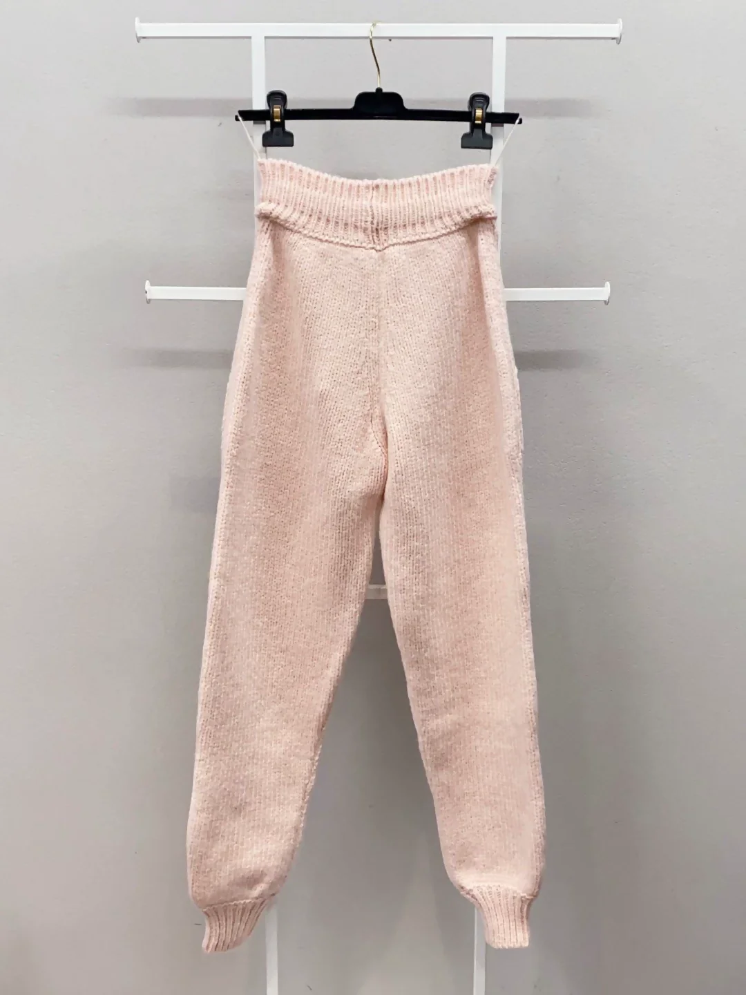 Chanel 21b light pink knitted pants - Image 2