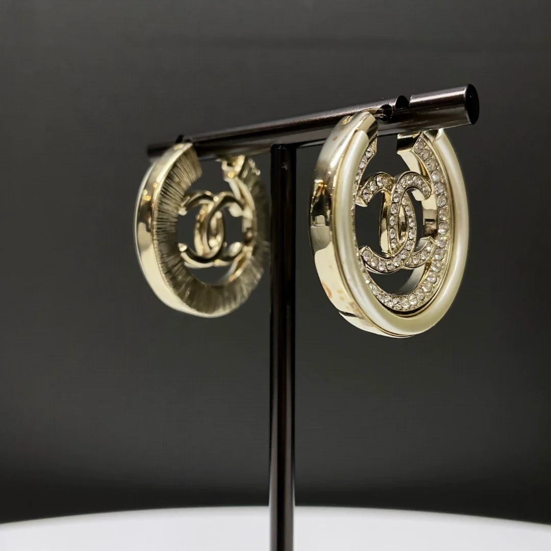 Chanel 21B round rhinestone double C earrings - Image 2