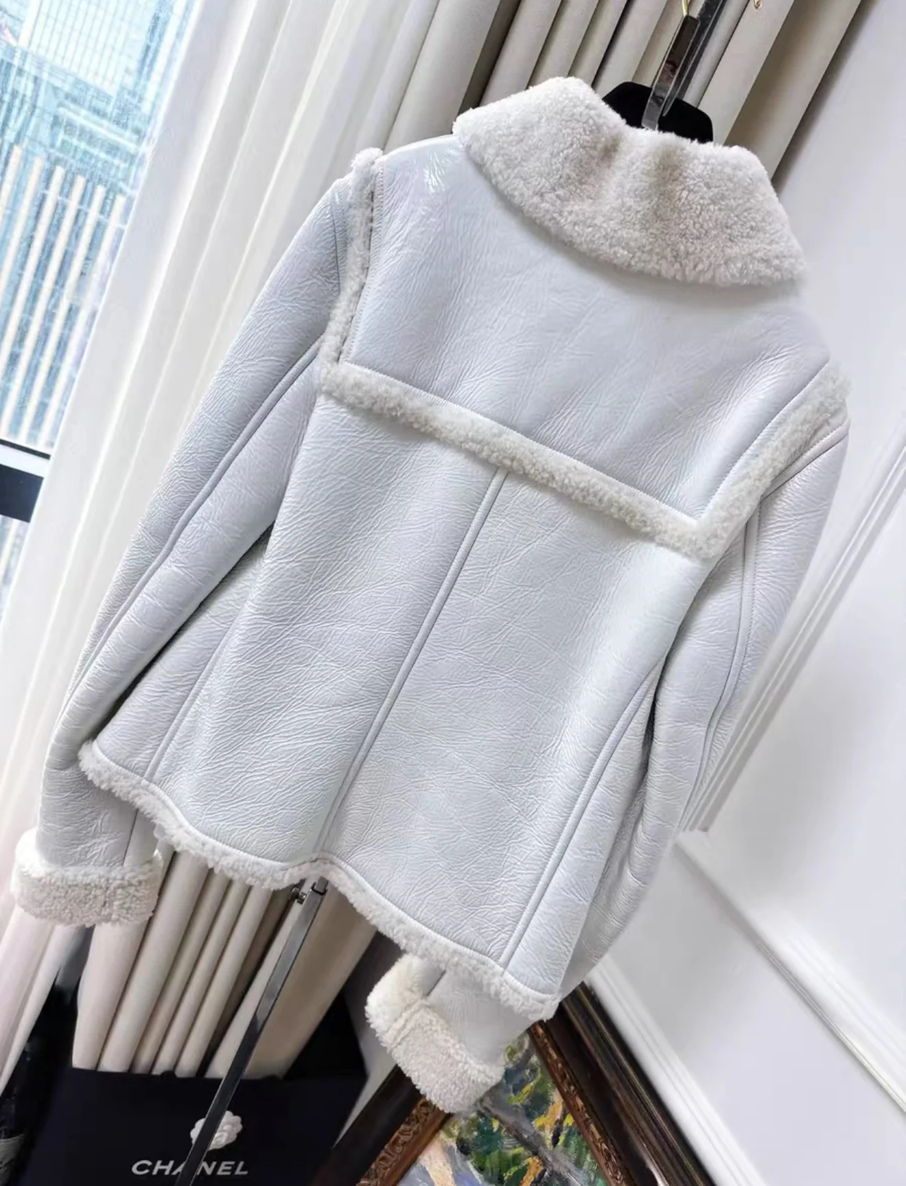 Chanel 21B white ecru shearling jacket - Image 2