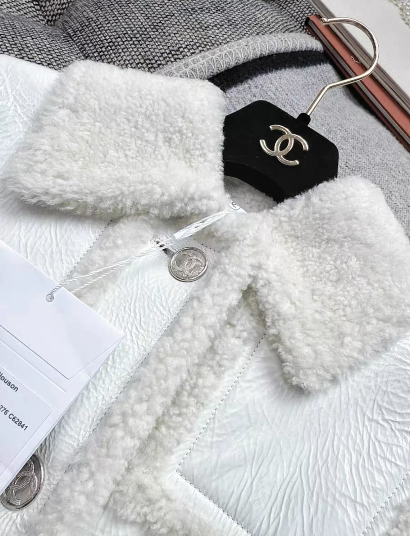 Chanel 21B white ecru shearling jacket - Image 6