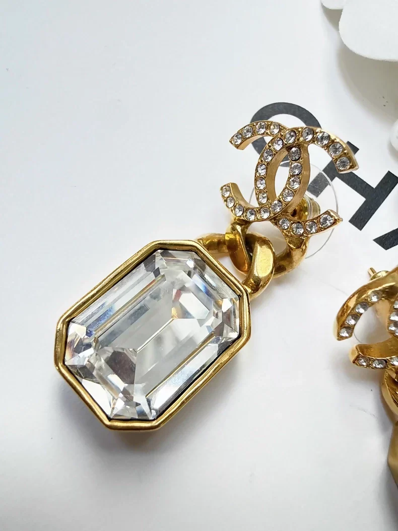 Chanel 21C crystal square diamond double C stud earrings - Image 2